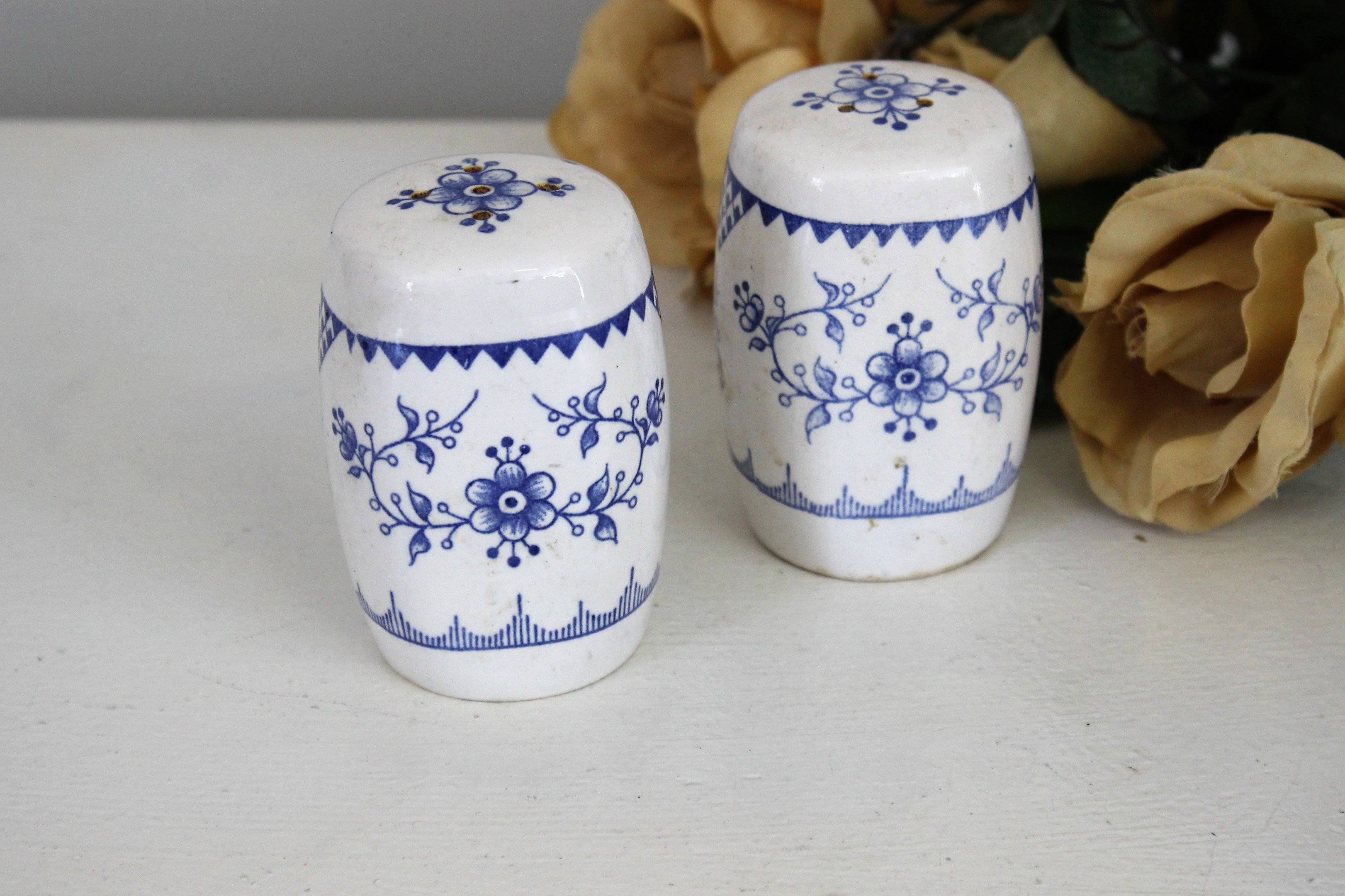 CLEARANCE Vintage Blue and White Nesting Coffee Pot Salt and Pepper  Shakers, Blue and White Percolator Salt and Pepper Shakers Japan 
