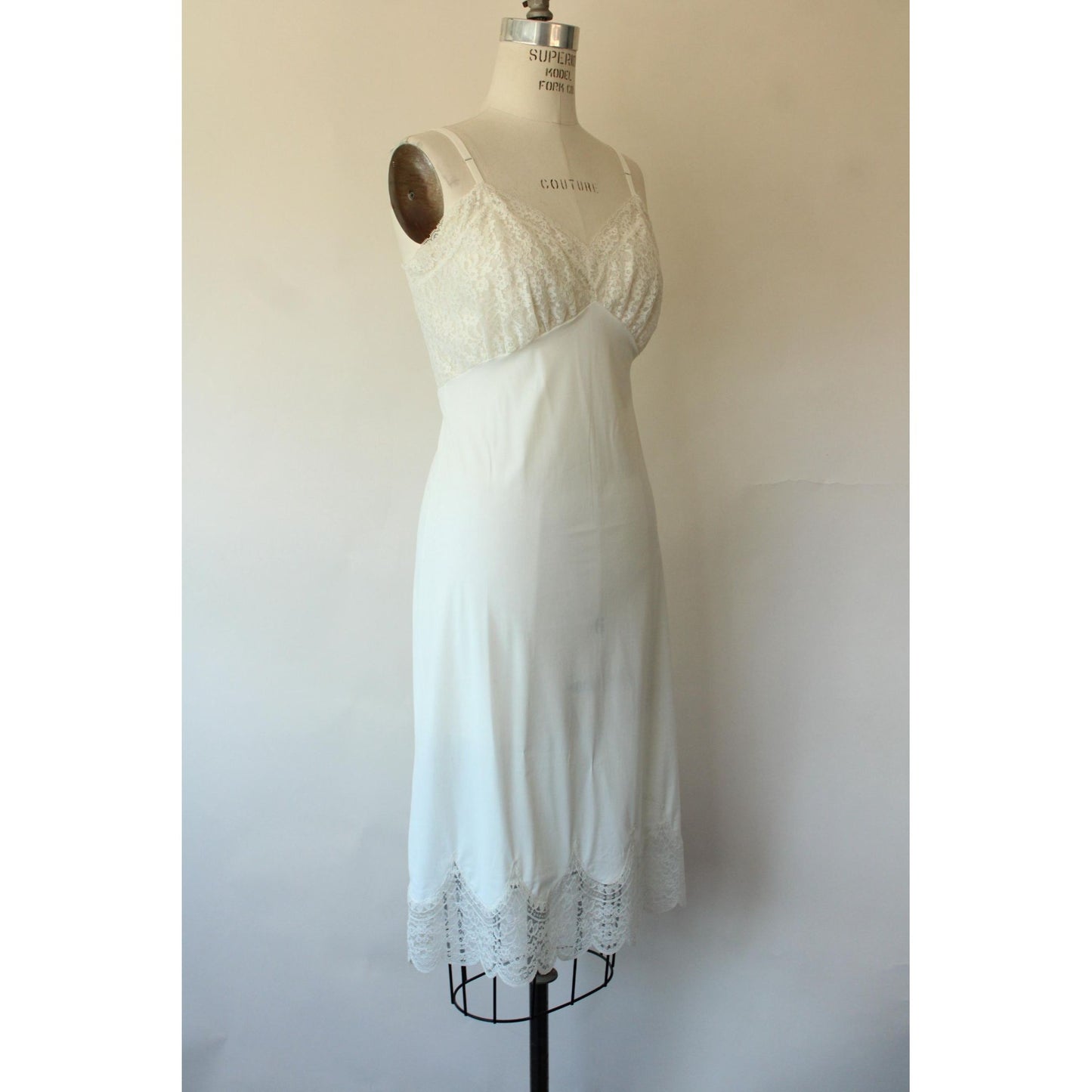 Vintage 1950s Van Raalte Sauvette Nylon Full Slip