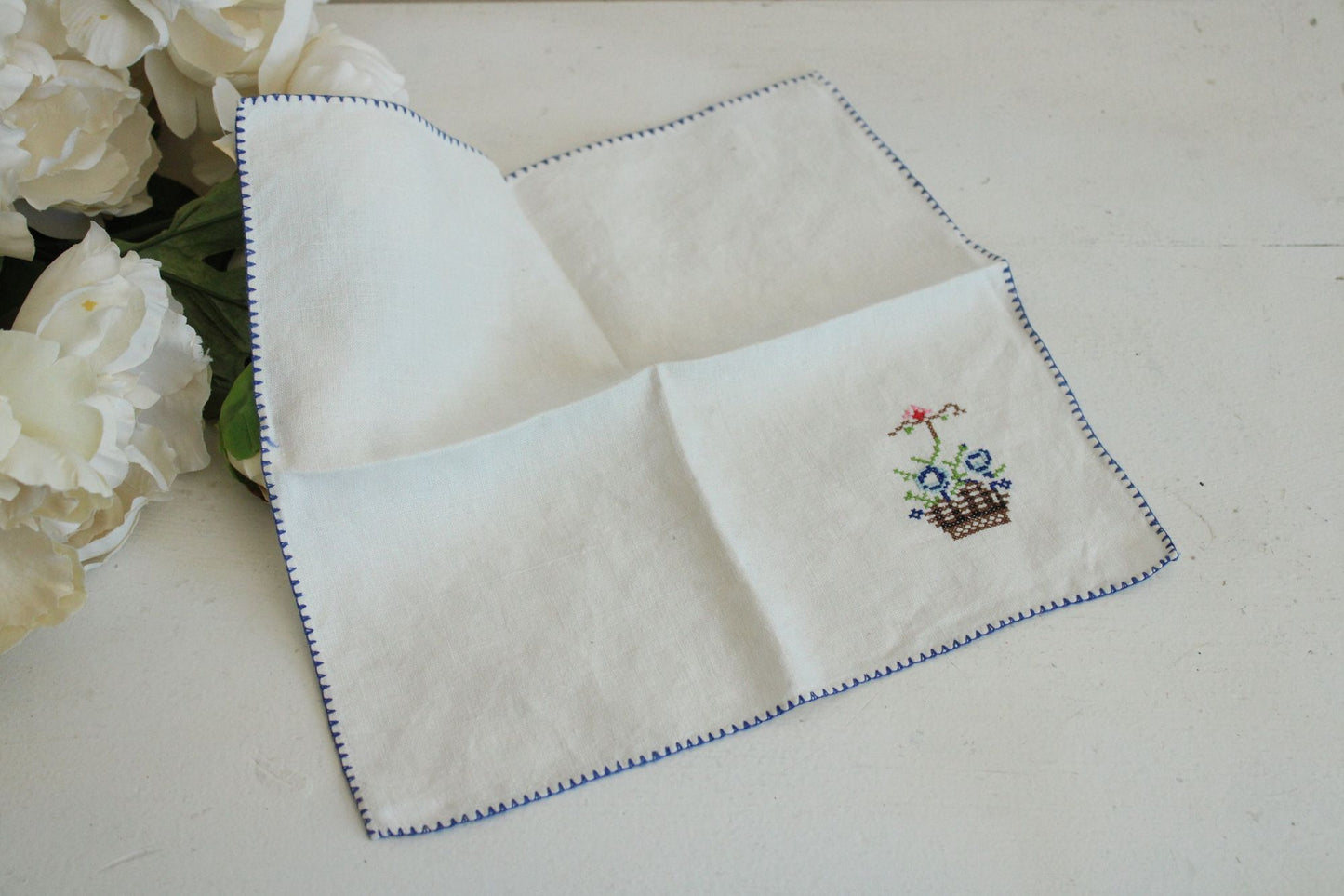 Vintage 1940s 1950s Napkin with an Embroidered Flower Basket