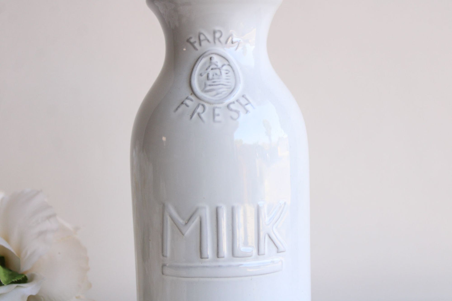 RD7878 Vintage White Plastic Milk Jug Standard Dairy Longv…