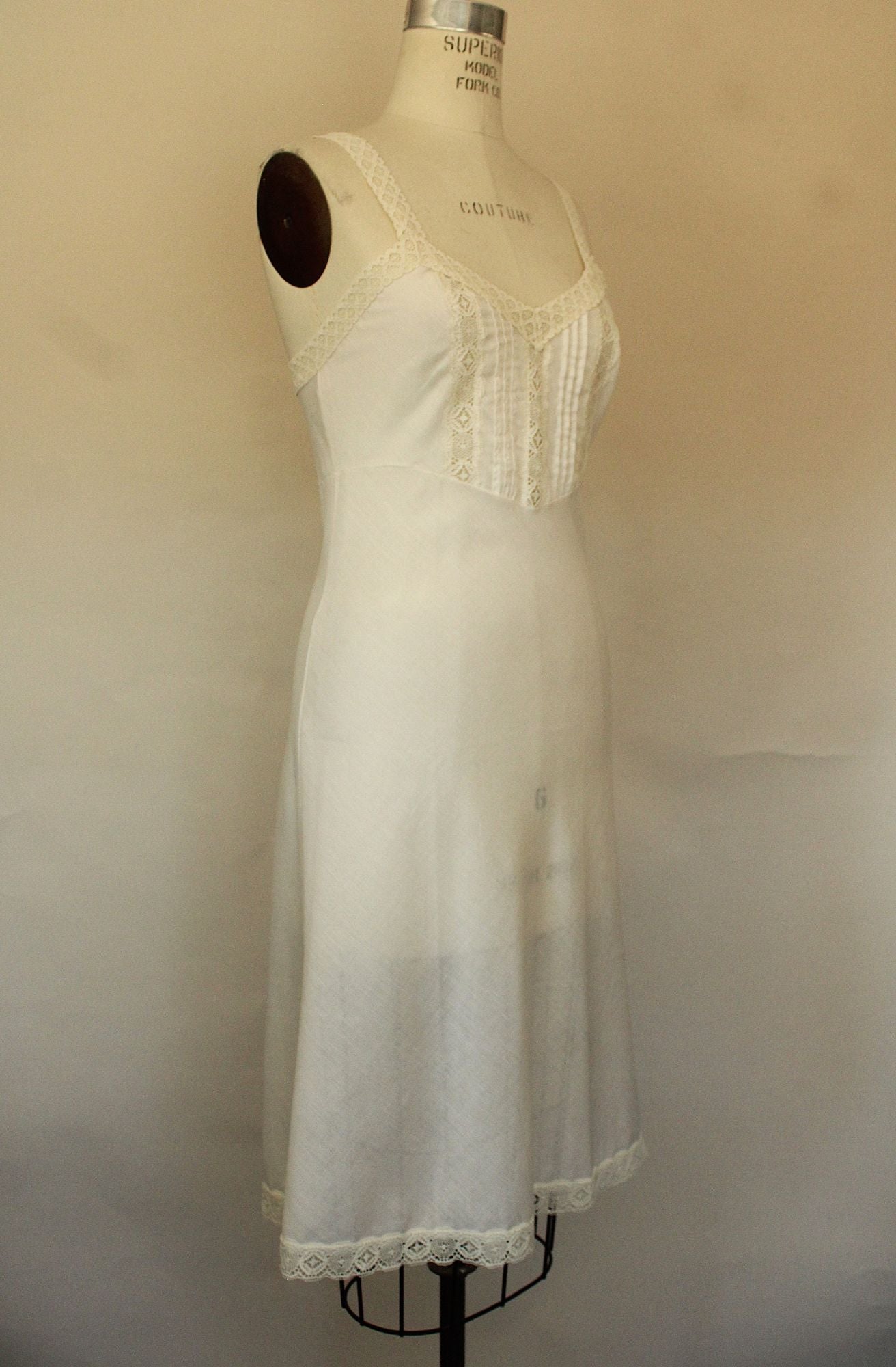 Vintage 1970s 1980s Deena White Full Slip, Size 32