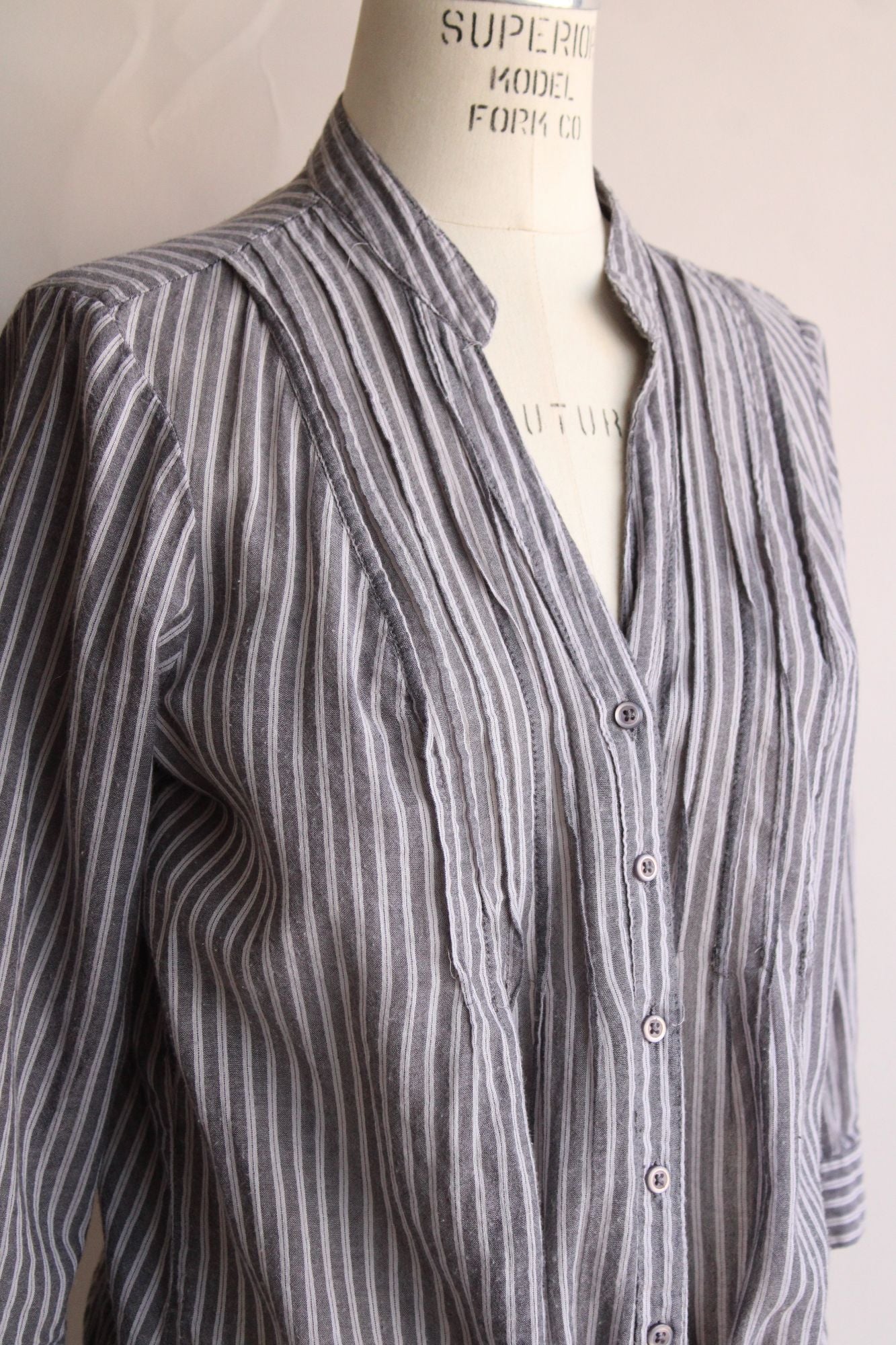 Mossimo Ladies Blouse, Size Large, Gray Pinstripe, Cuffed Sleeve, Cott –  Toadstool Farm Vintage