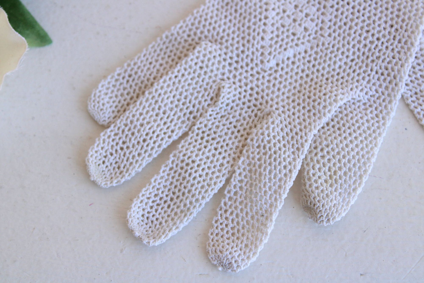 Vintage 1920s 1930s  Winter White Crochet Wrist Length Gloves