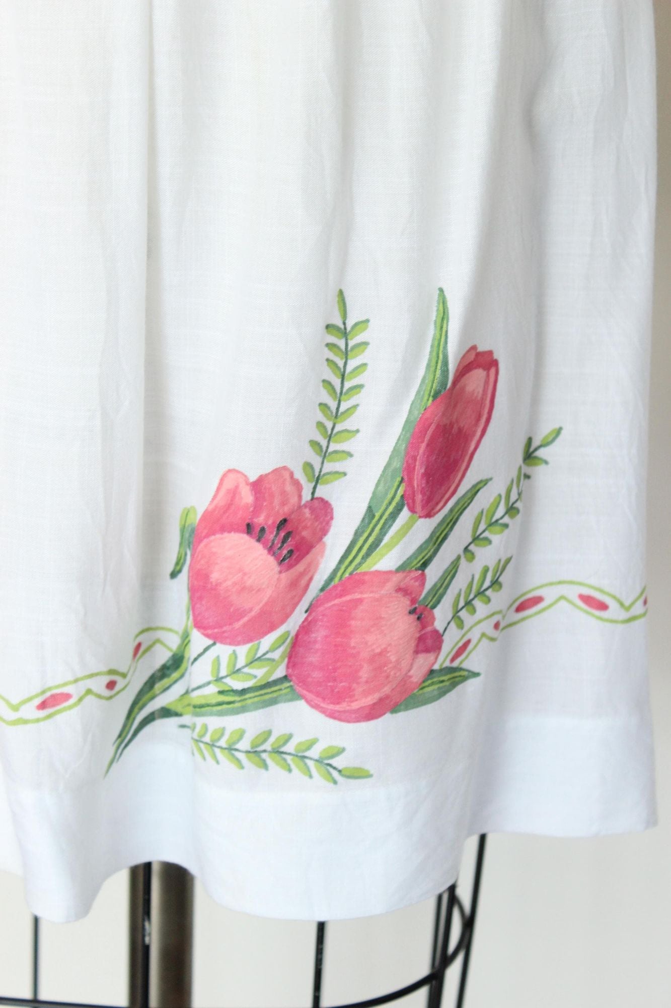 Vintage 1960s Apron With Pocket and Pink Tulips