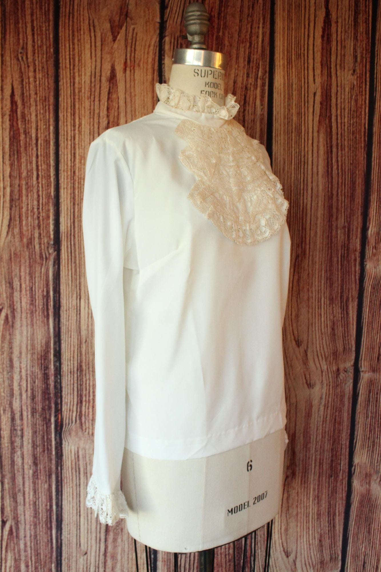 Vintage 1960s New with Tags Judy Bond White Top with Lace Jabot