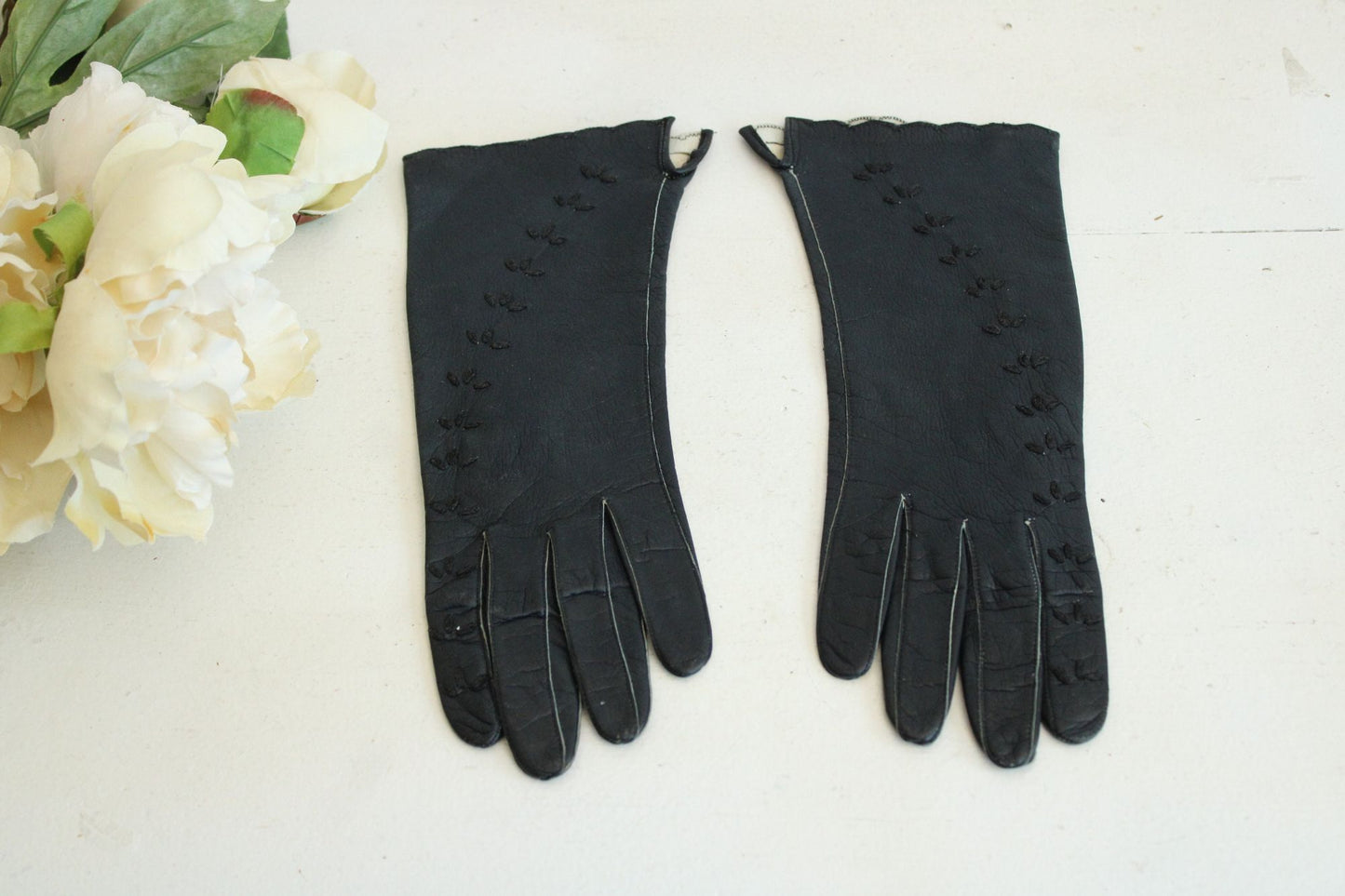 Vintage 1950s Size 7.5 Black Italian Leather Gloves