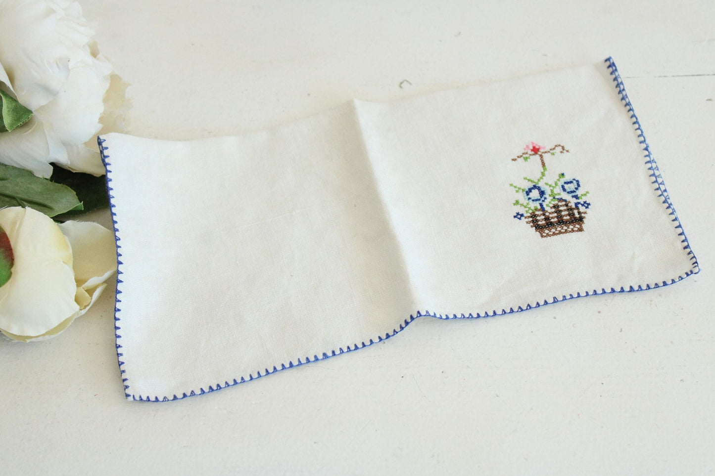 Vintage 1940s 1950s Napkin with an Embroidered Flower Basket