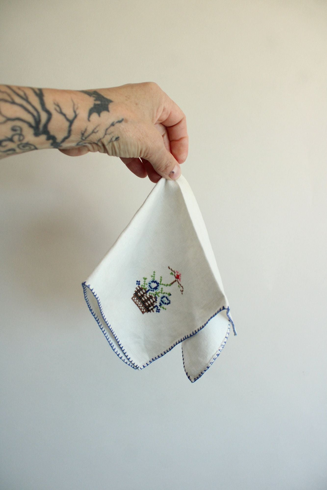 Vintage 1940s 1950s Napkin with an Embroidered Flower Basket