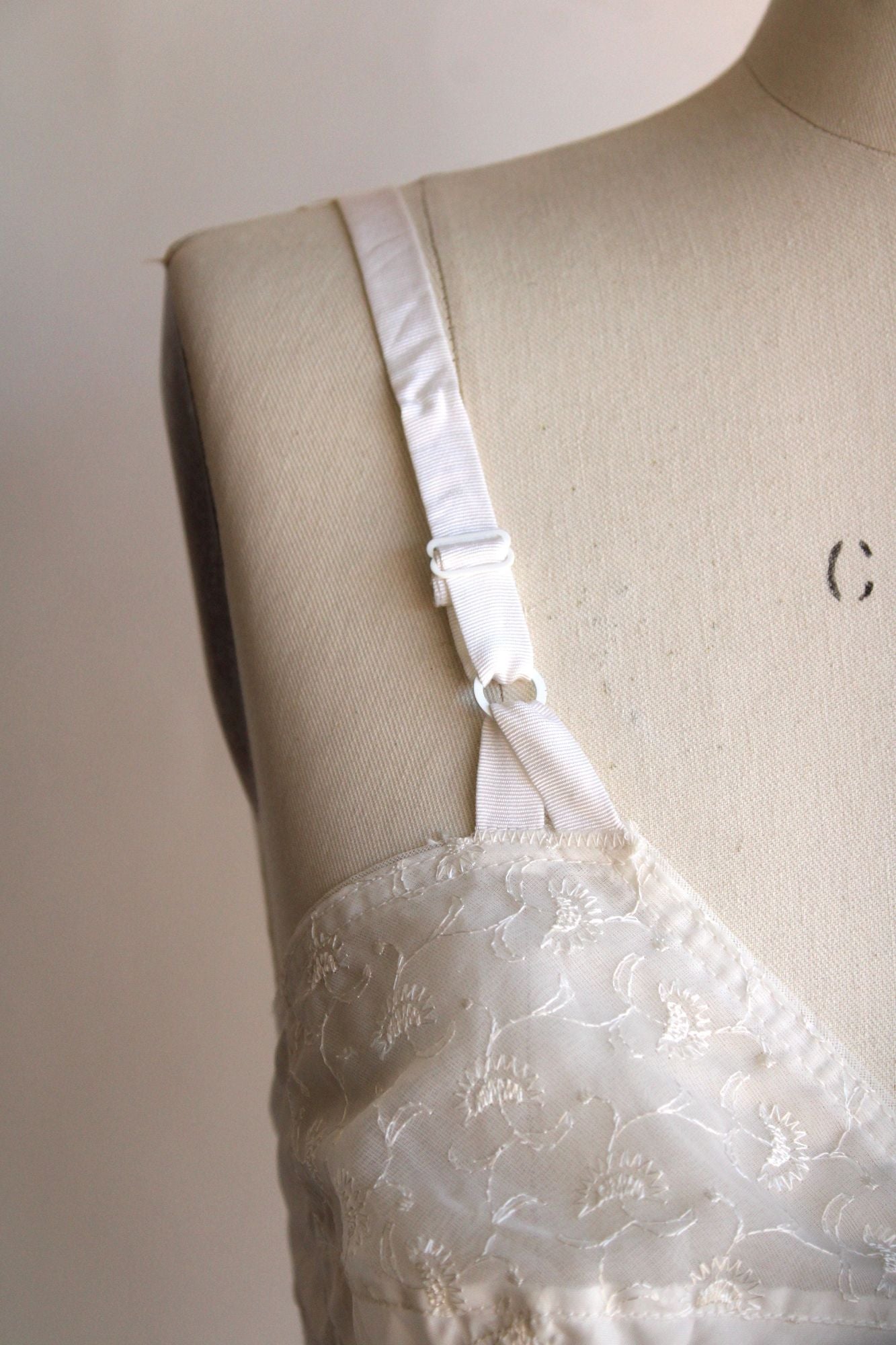 Vintage 1950s White 34 B Bullet Bra