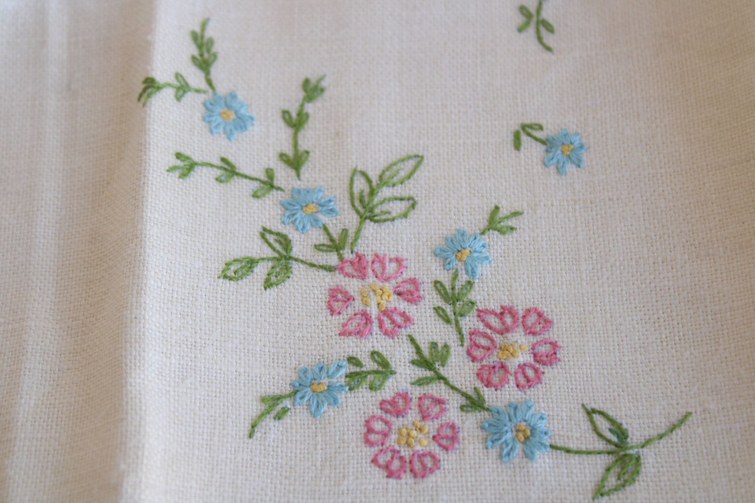 Vintage Linen Guest Hand Towels Cross Stitch Embroidered Pair