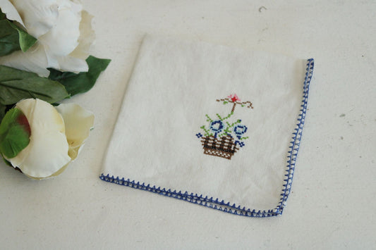 Vintage 1940s 1950s Napkin with an Embroidered Flower Basket