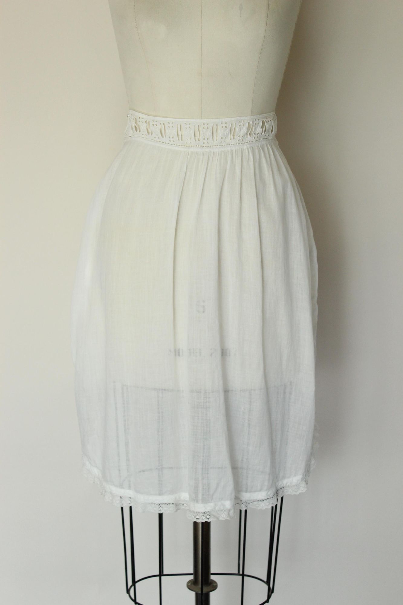 Vintage Antique 1900s White Linen and Lace Victorian Edwardian Half Apron