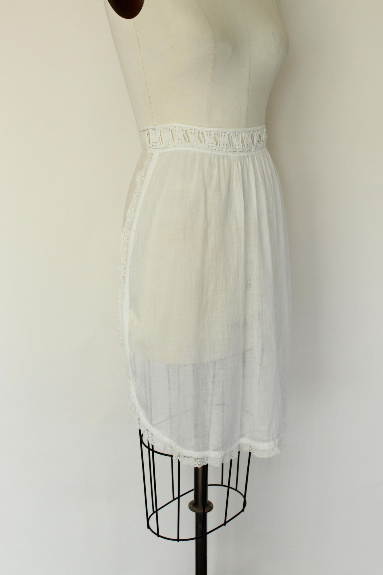 Vintage Antique 1900s White Linen and Lace Victorian Edwardian Half Apron