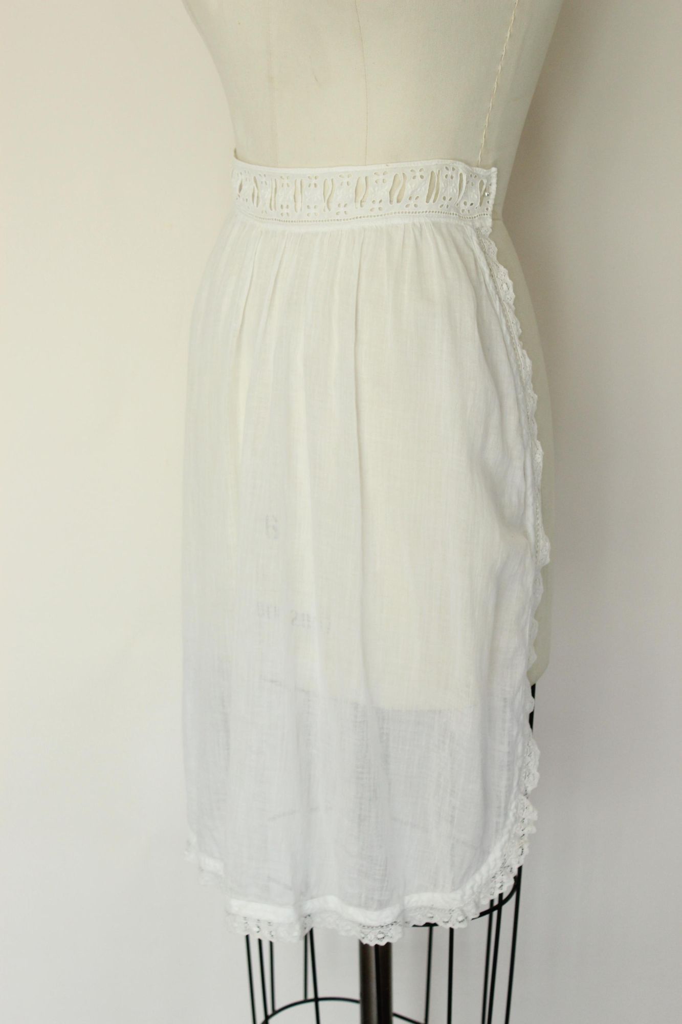 Vintage Antique 1900s White Linen and Lace Victorian Edwardian Half Apron