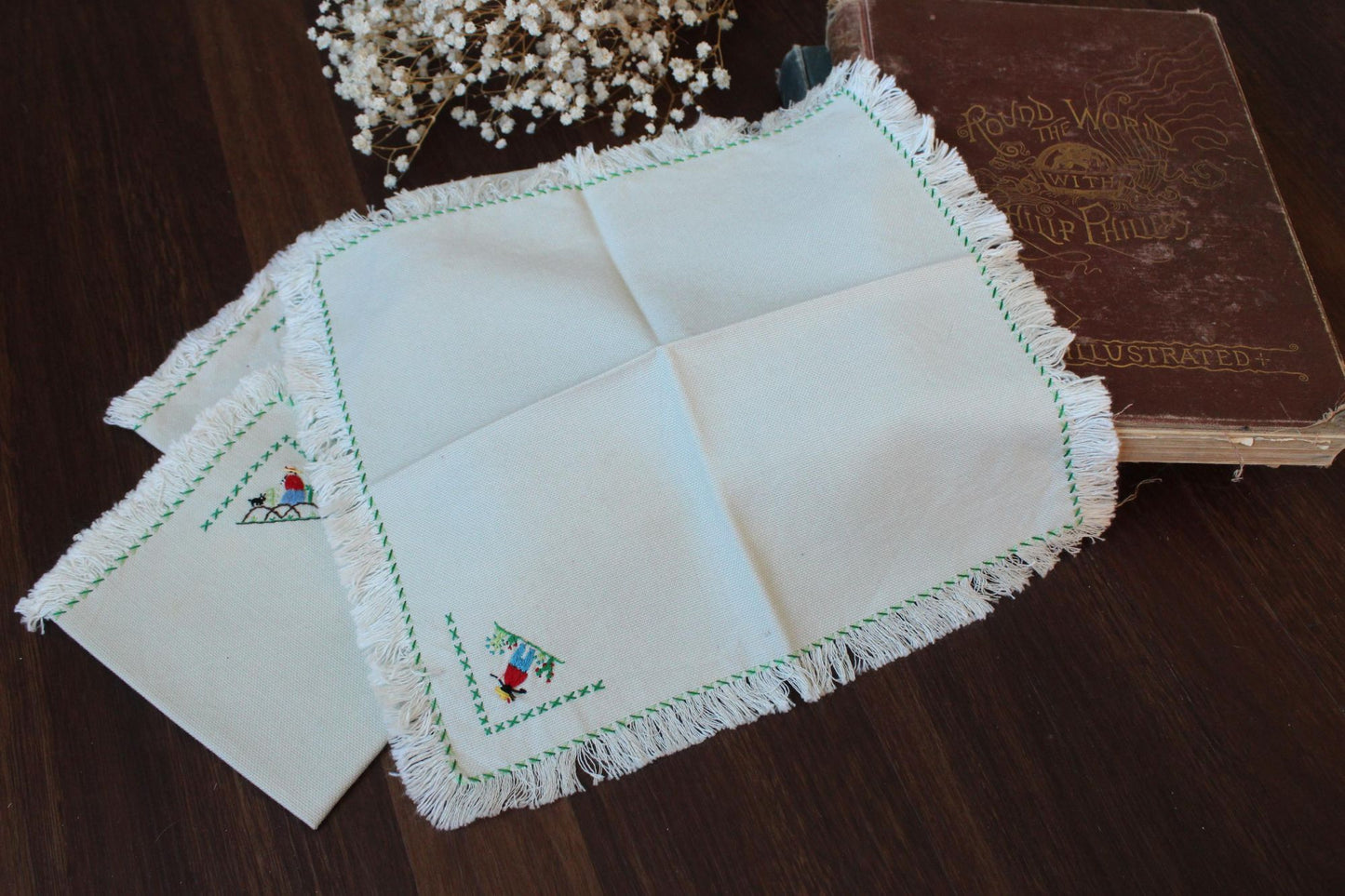 Vintage Green Embroidered Mexican Napkins and Placemat Set