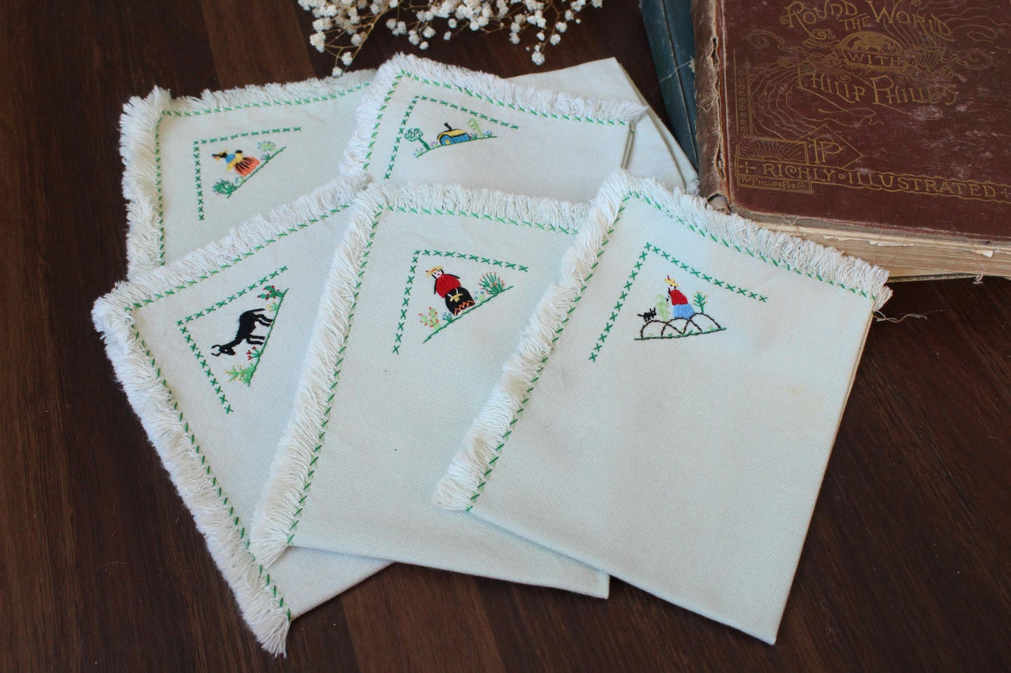 Vintage Green Embroidered Mexican Napkins and Placemat Set