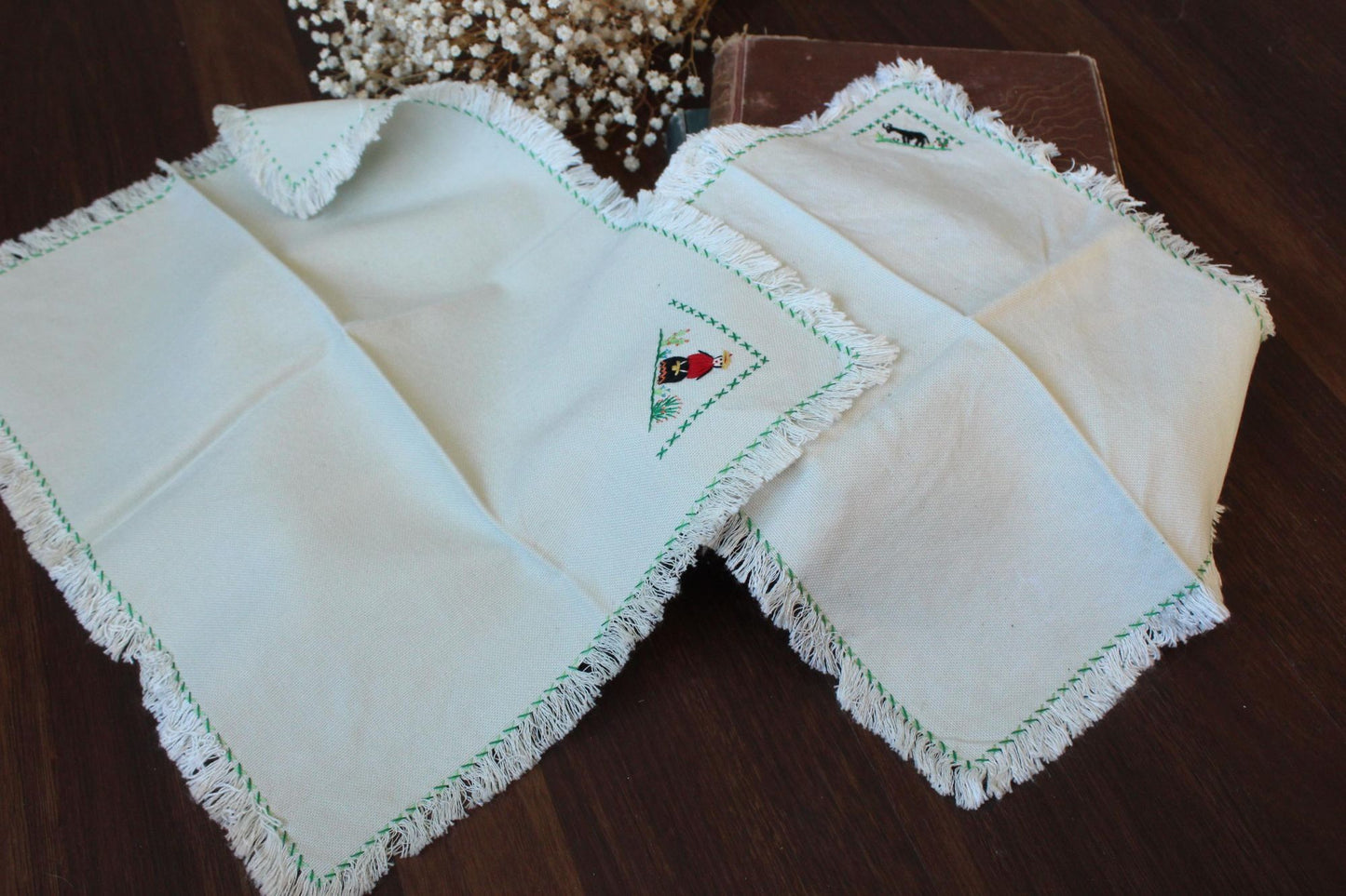 Vintage Green Embroidered Mexican Napkins and Placemat Set