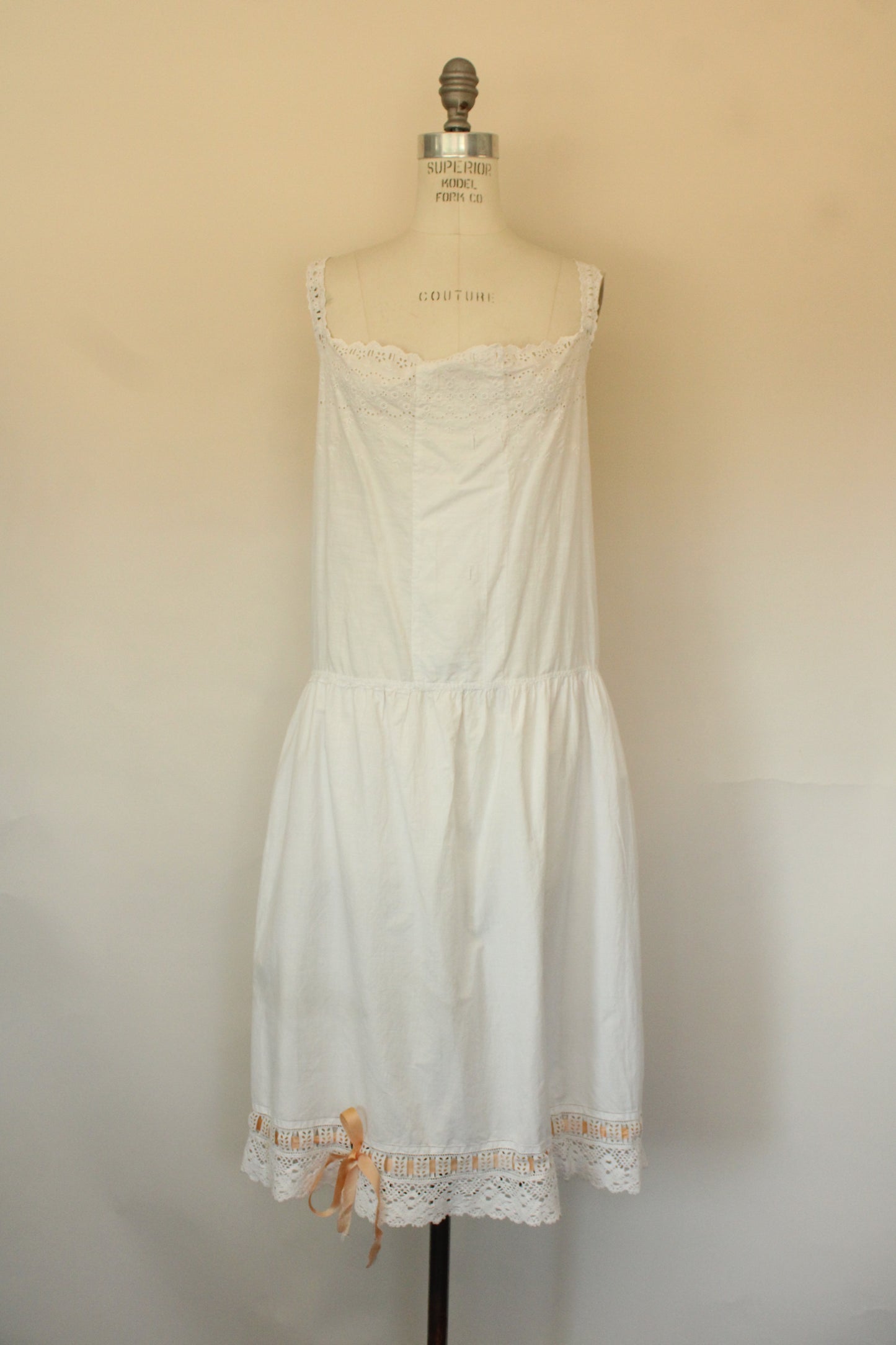 Vintage 1920s Volup Size White Cotton Chemise