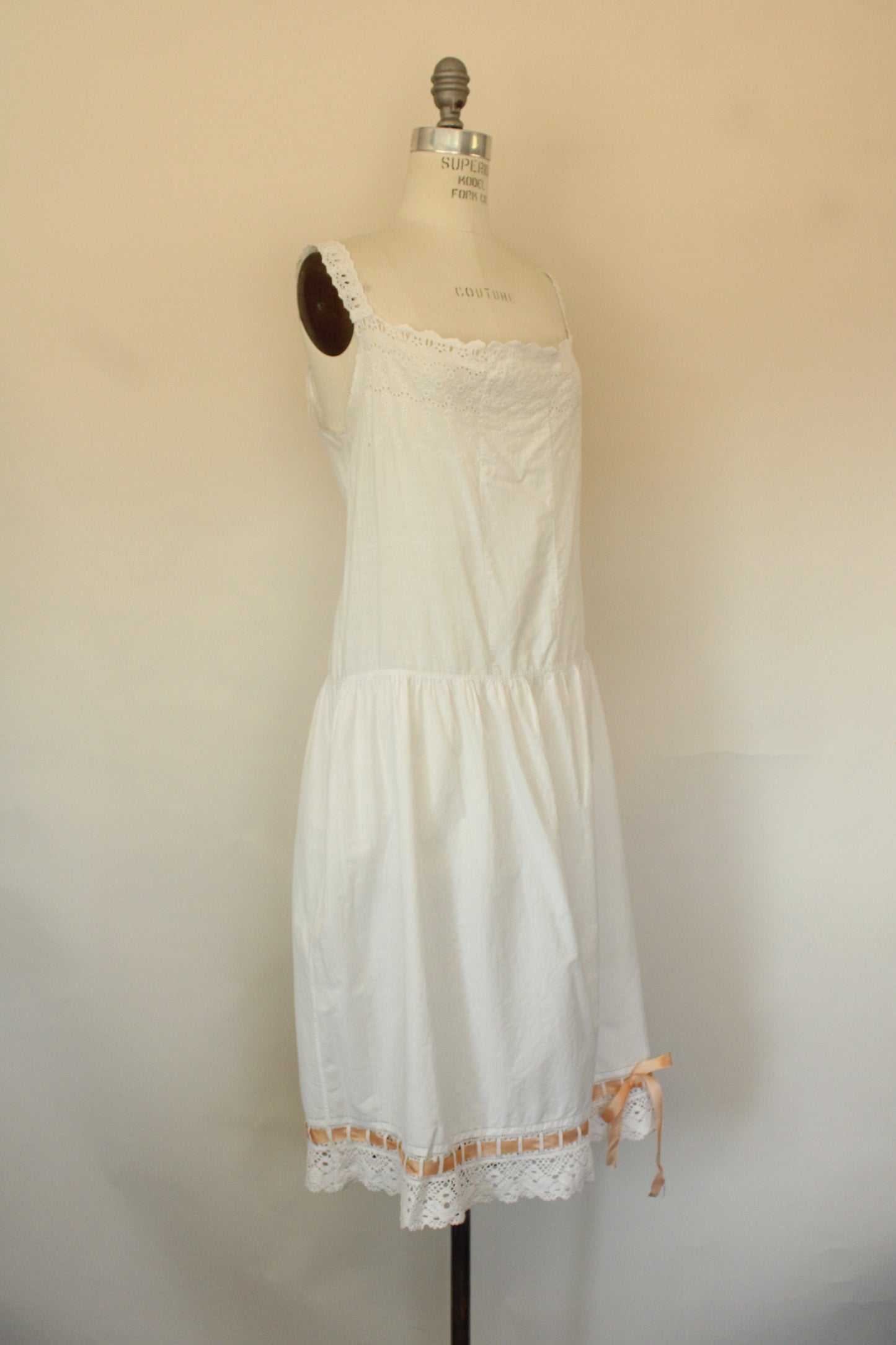 Vintage 1920s Volup Size White Cotton Chemise