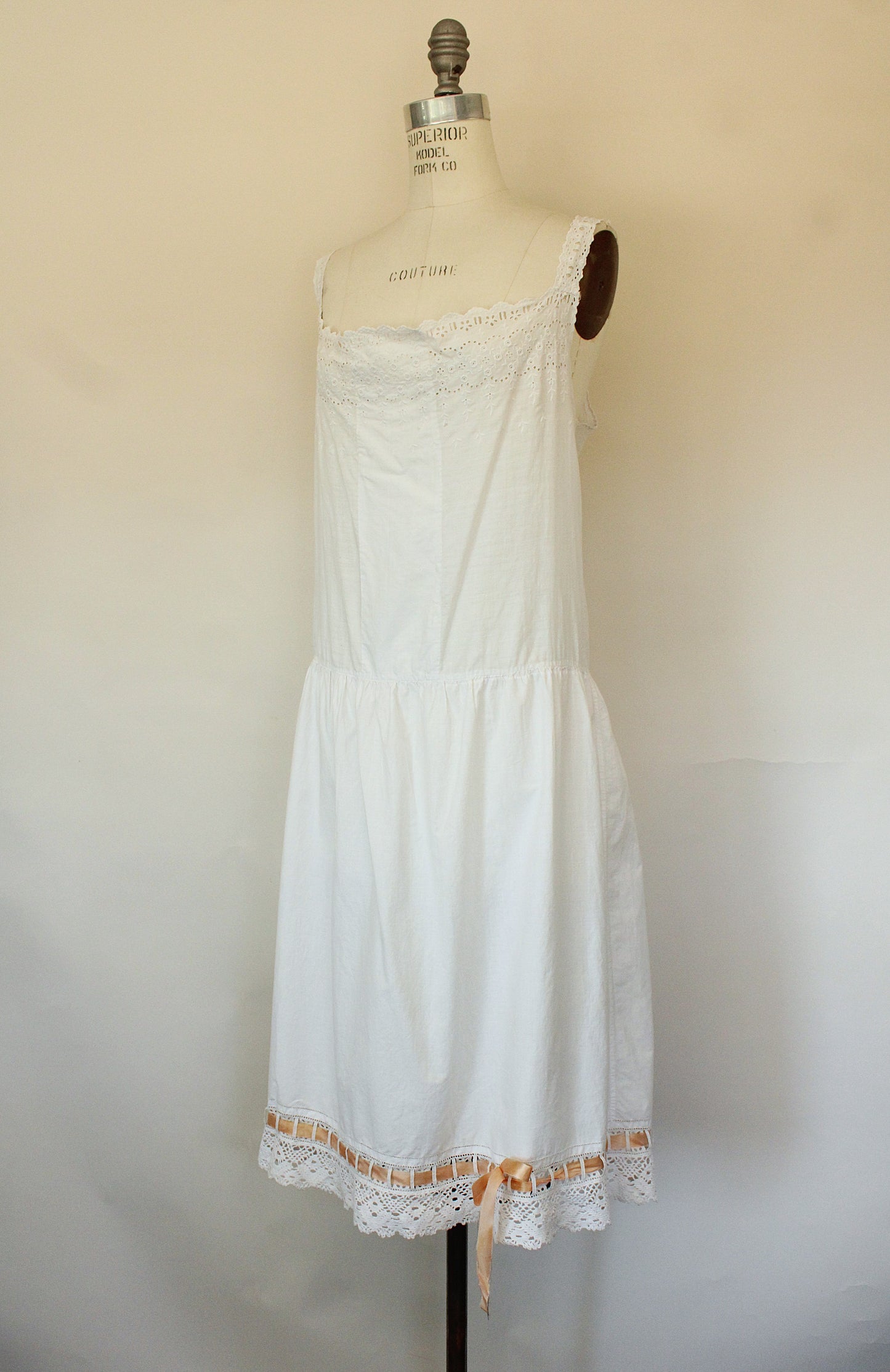 Vintage 1920s Volup Size White Cotton Chemise