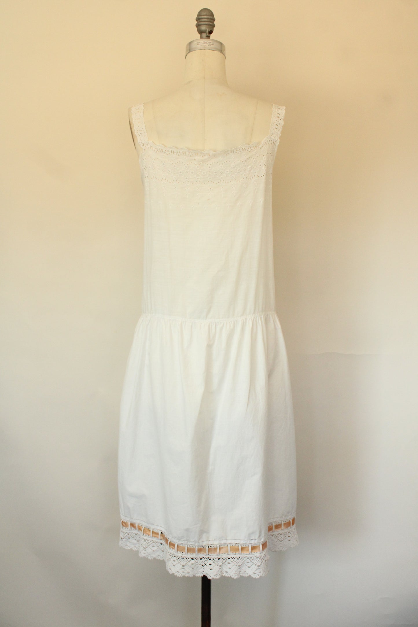 Vintage 1920s Volup Size White Cotton Chemise