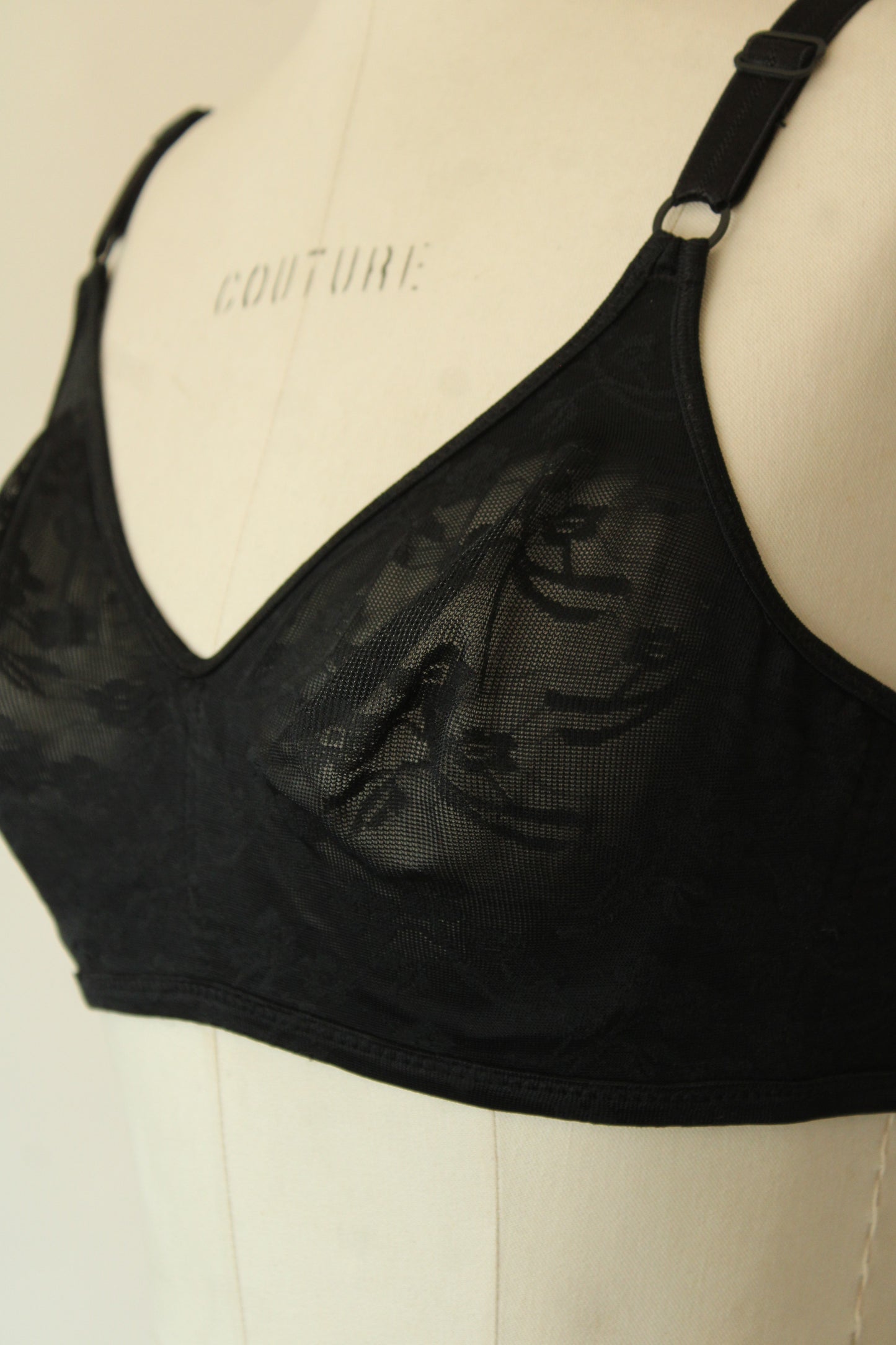 Vintage Early 2000s Black Daisy Pattern Wireless Bra