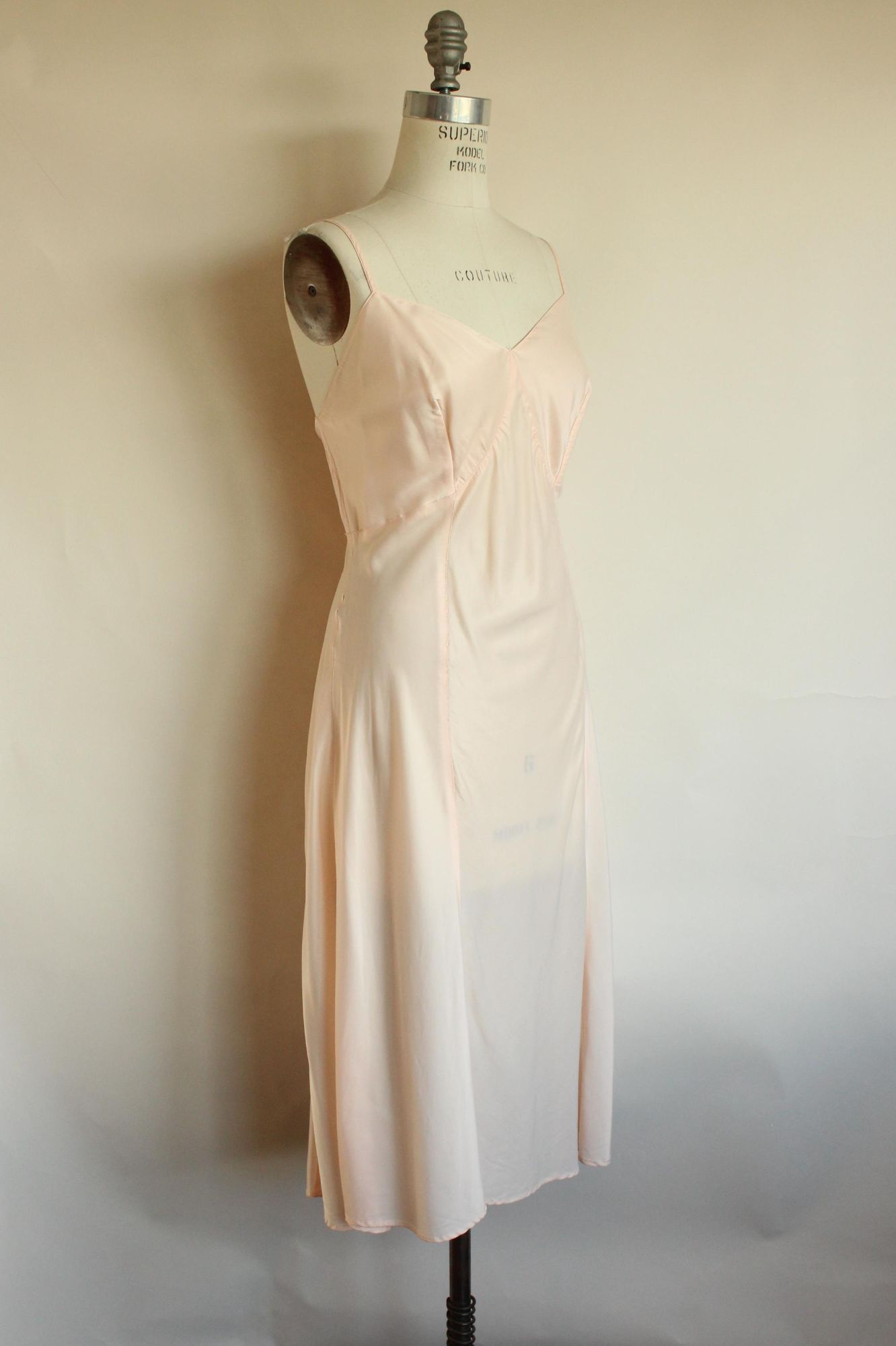 Vintage 1940s Volup Pink Barbizon Streamline Slip