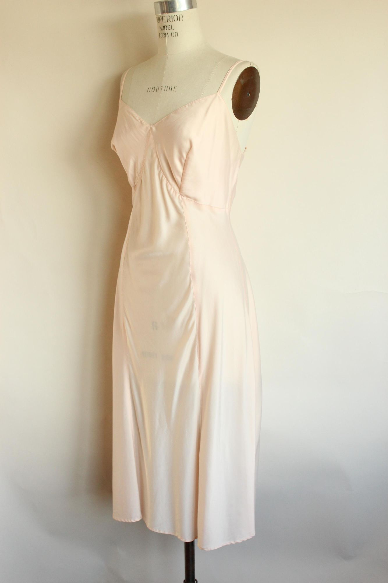 Vintage 1940s Volup Pink Barbizon Streamline Slip