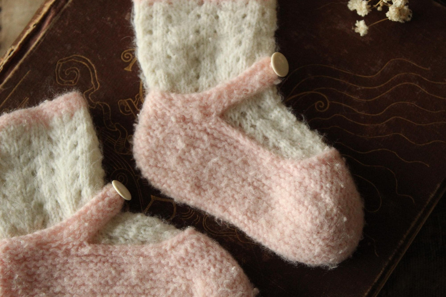 Vintage 1950s Baby Booties in White and Pink Knit