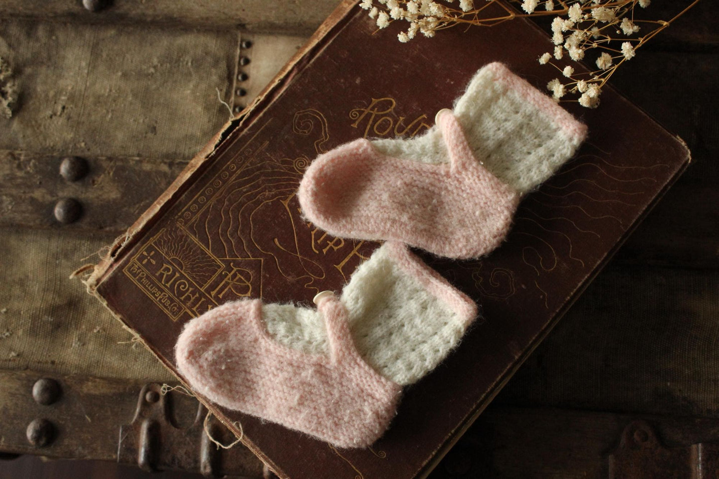 Vintage 1950s Baby Booties in White and Pink Knit