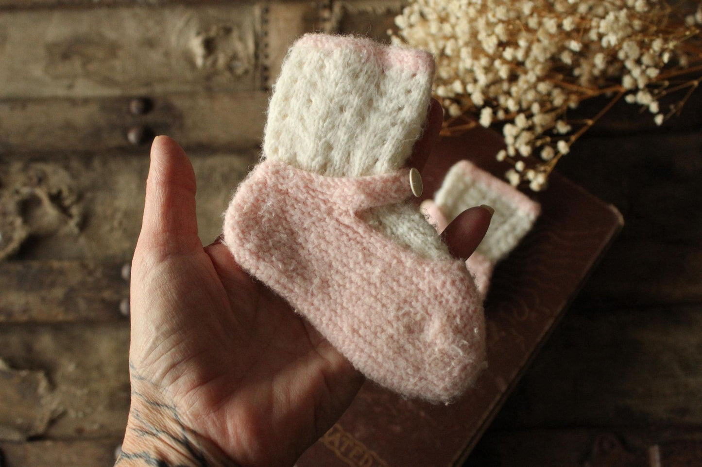 Vintage 1950s Baby Booties in White and Pink Knit