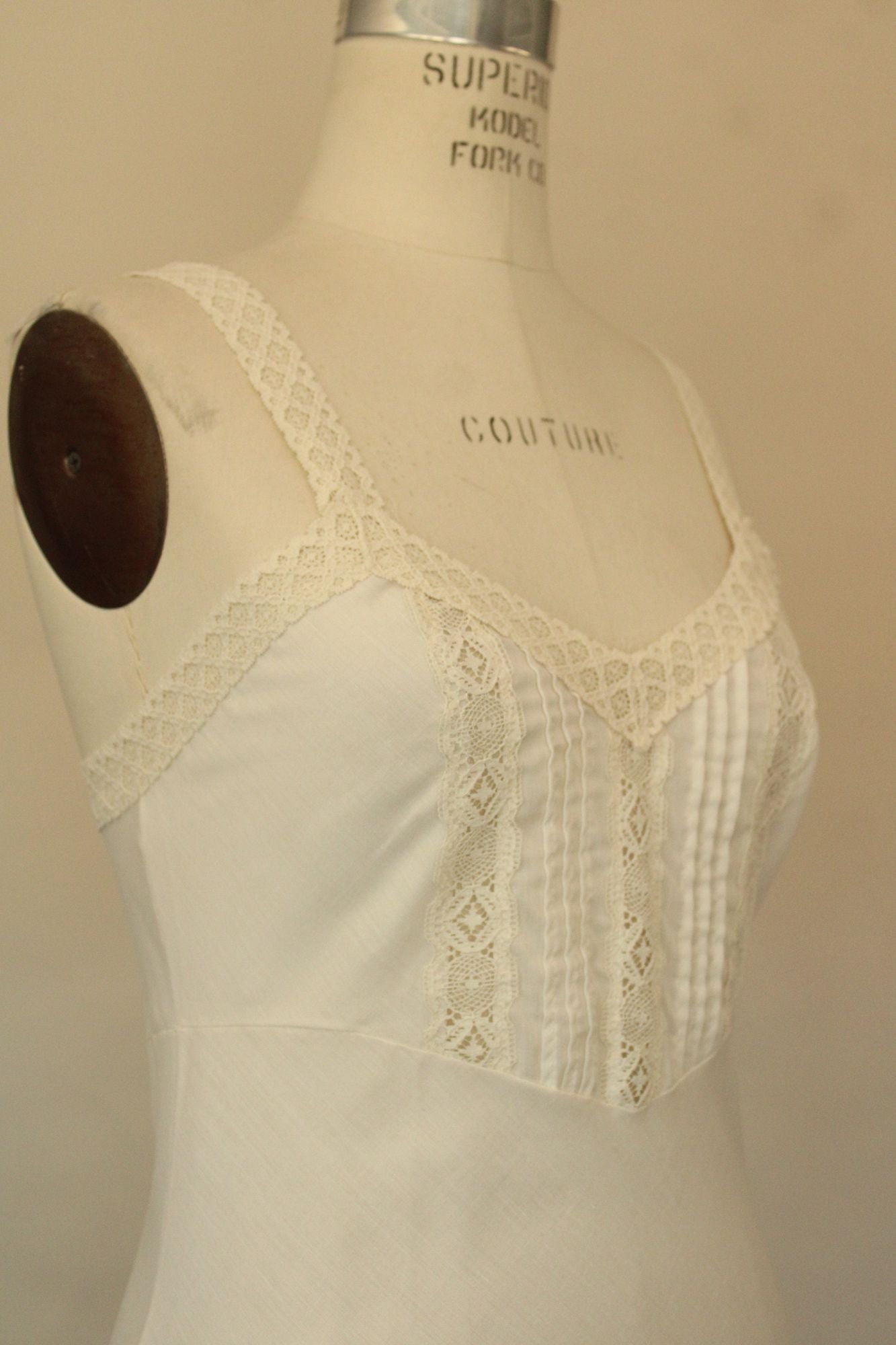 Vintage 1970s 1980s Deena White Full Slip, Size 32