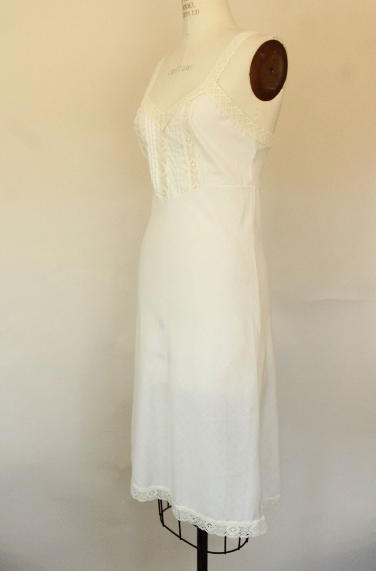 Vintage 1970s 1980s Deena White Full Slip, Size 32