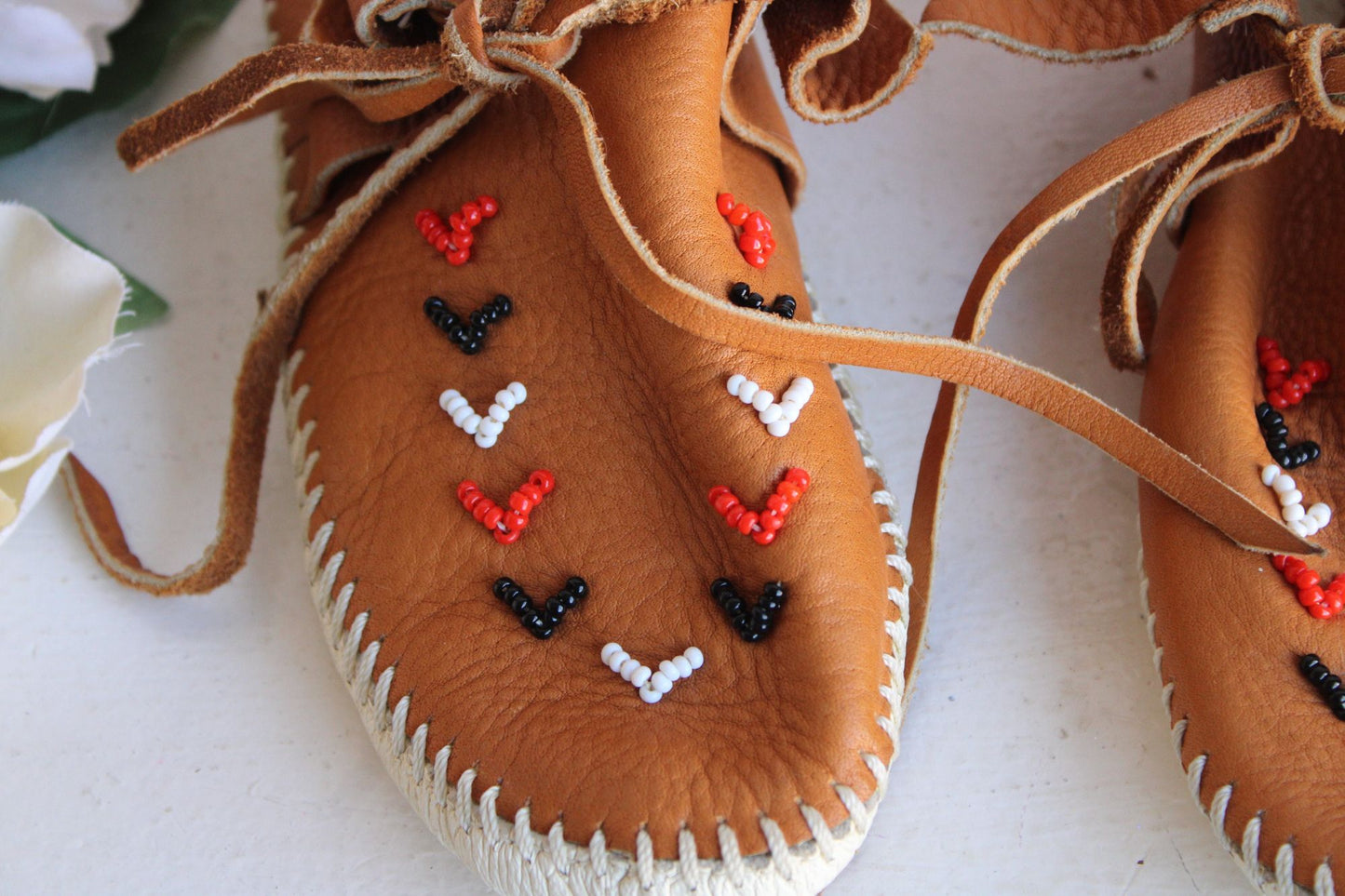Vintage 1990's Moccasins, Tan Leather with Beading, Tru Moc with Swivel Action, Size 6.5