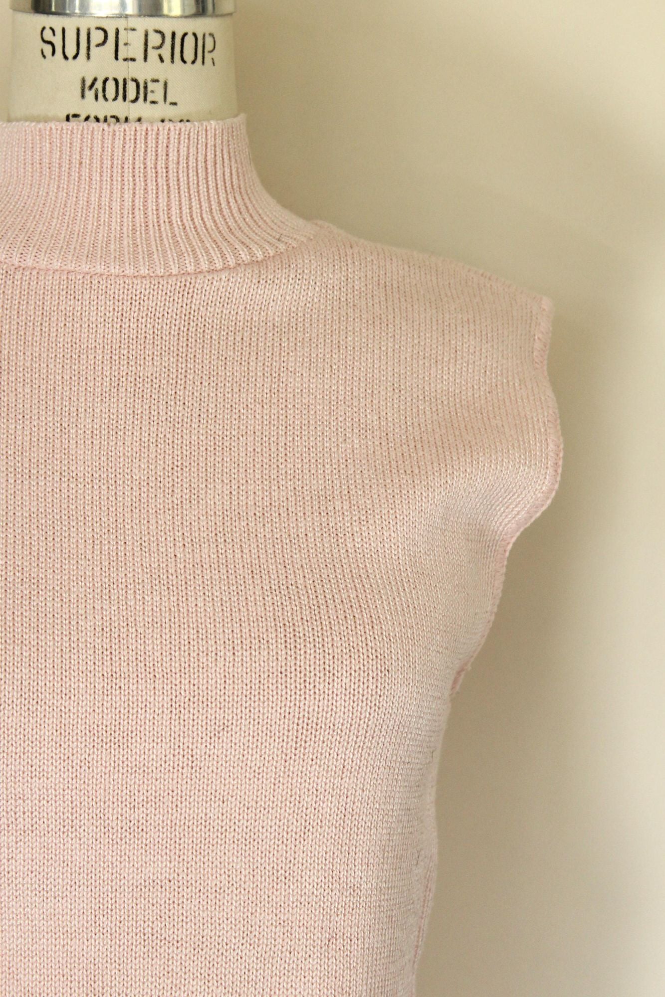 Vintage 1980s 1990s Pink Knit Mock Neck Sleeveless Sweater