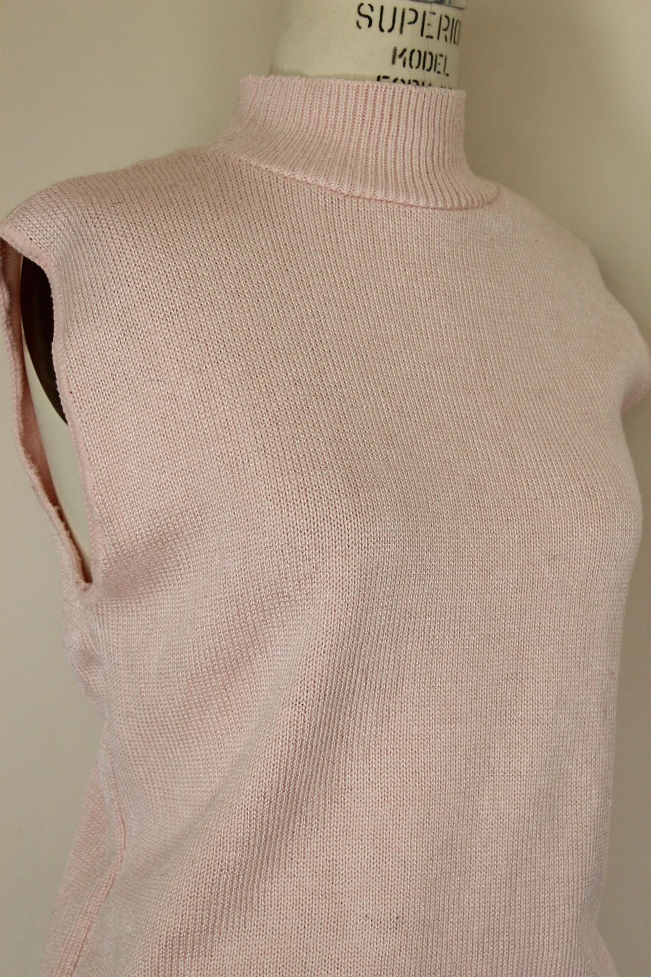 Vintage 1980s 1990s Pink Knit Mock Neck Sleeveless Sweater