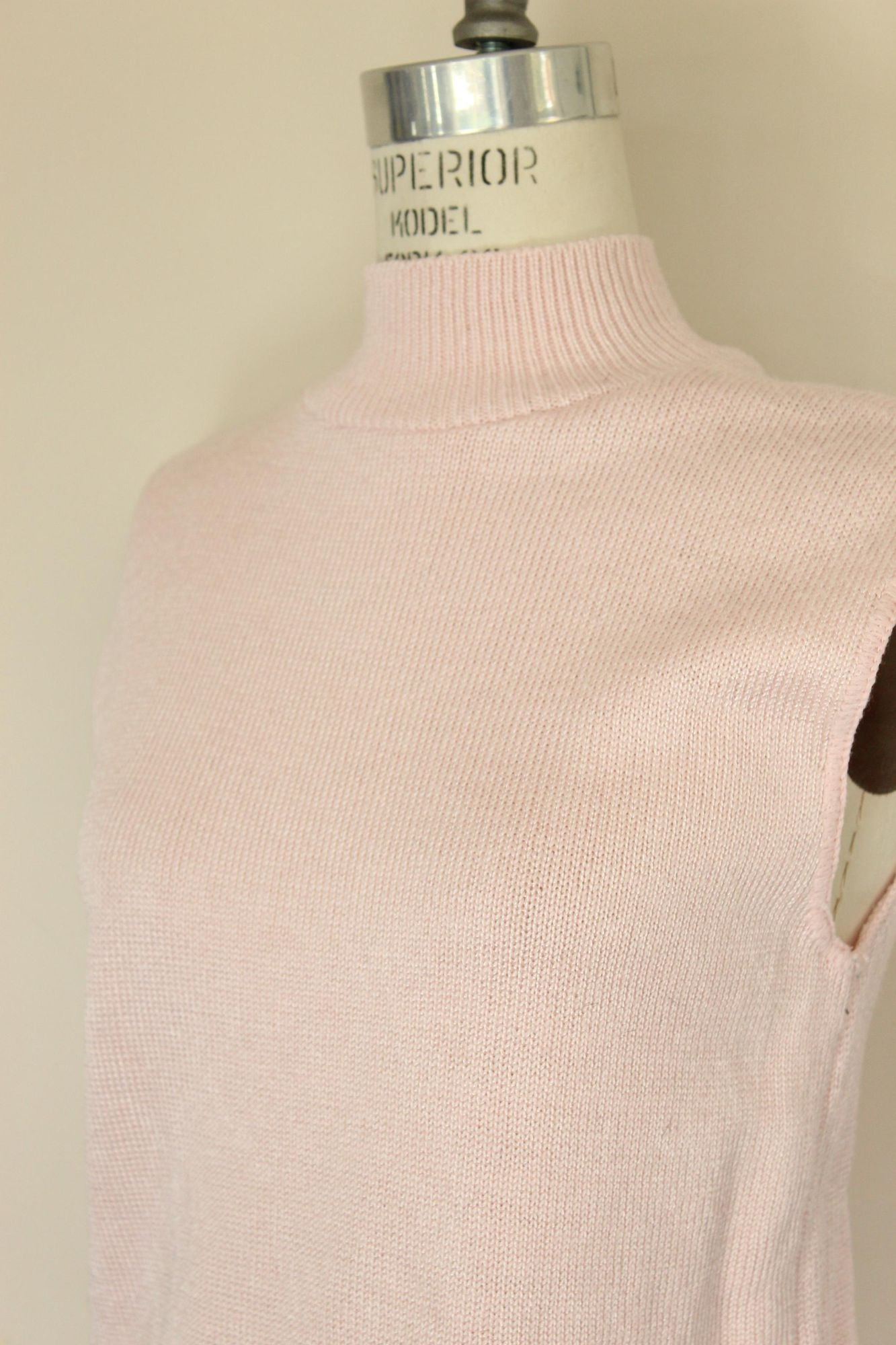 Vintage 1980s 1990s Pink Knit Mock Neck Sleeveless Sweater