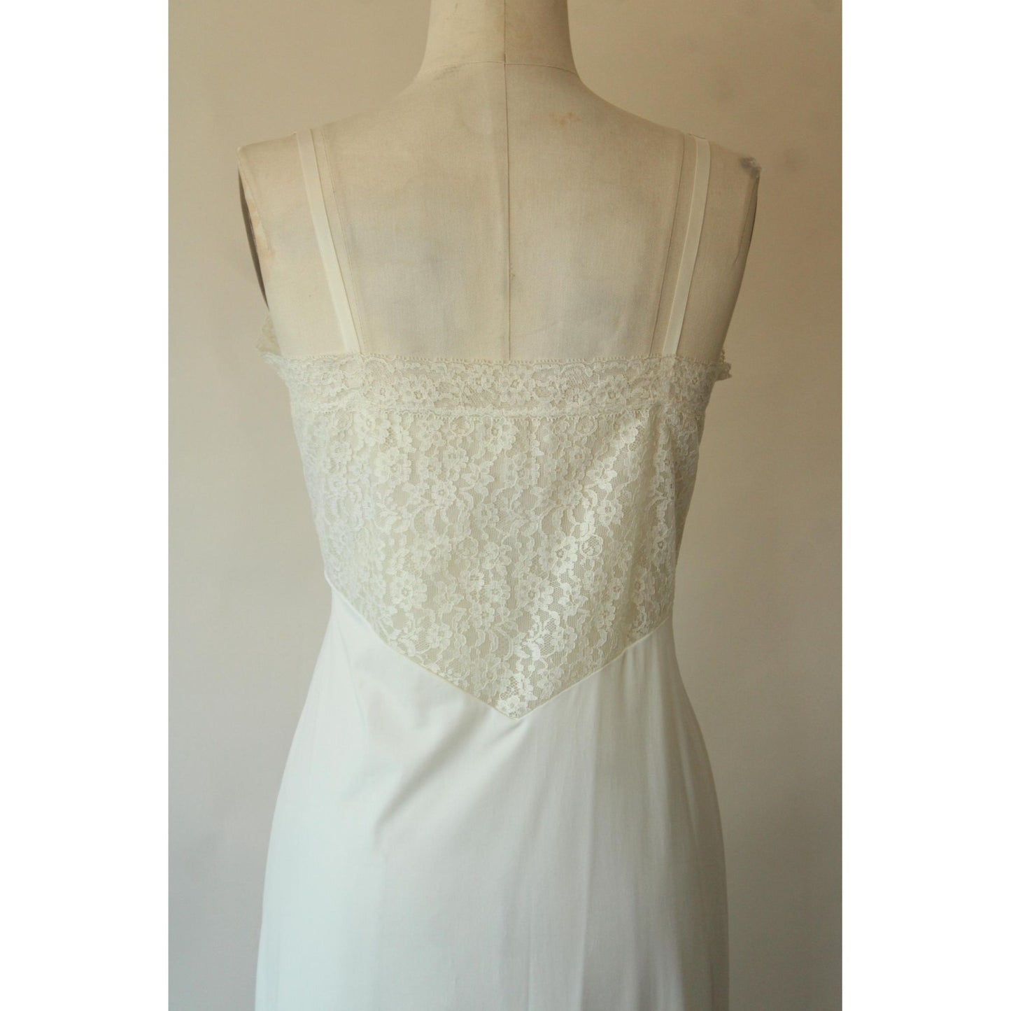 Vintage 1950s Van Raalte Sauvette Nylon Full Slip