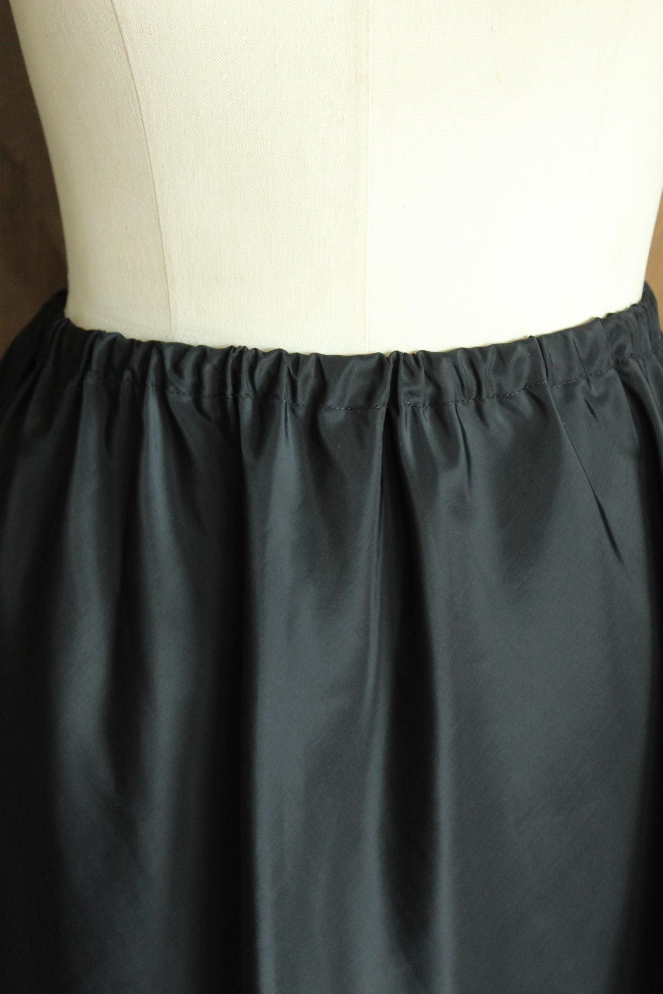 Vintage 1950s 1960s Black Taffeta Half Slip