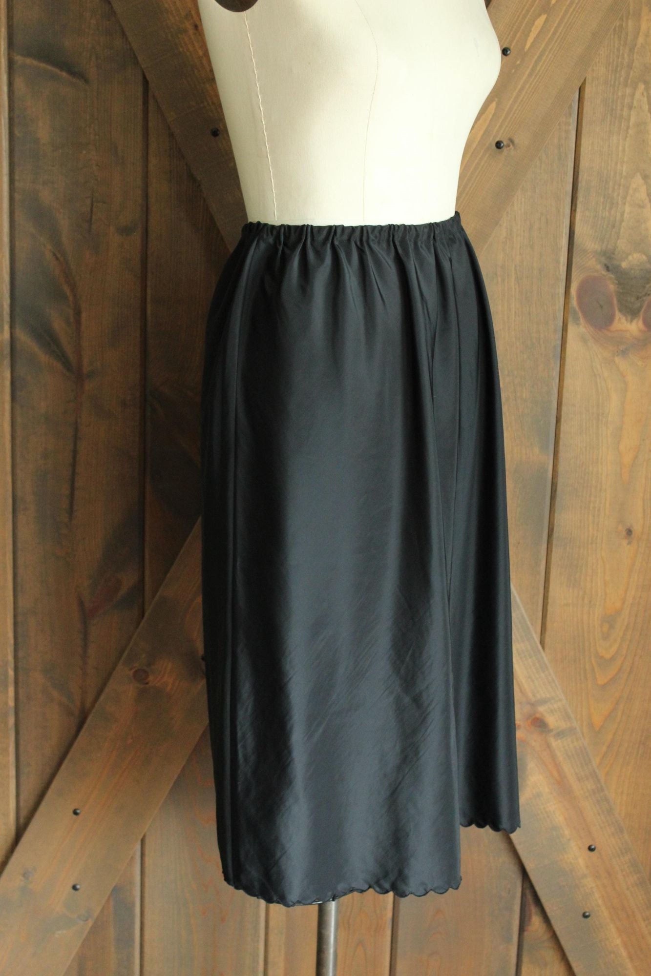 Vintage 1950s 1960s Black Taffeta Half Slip