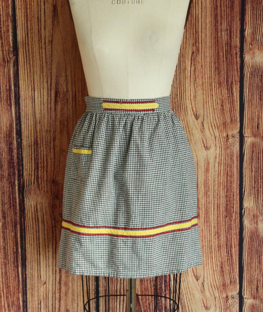 Vintage 1960s Black and White Gingham Half Apron