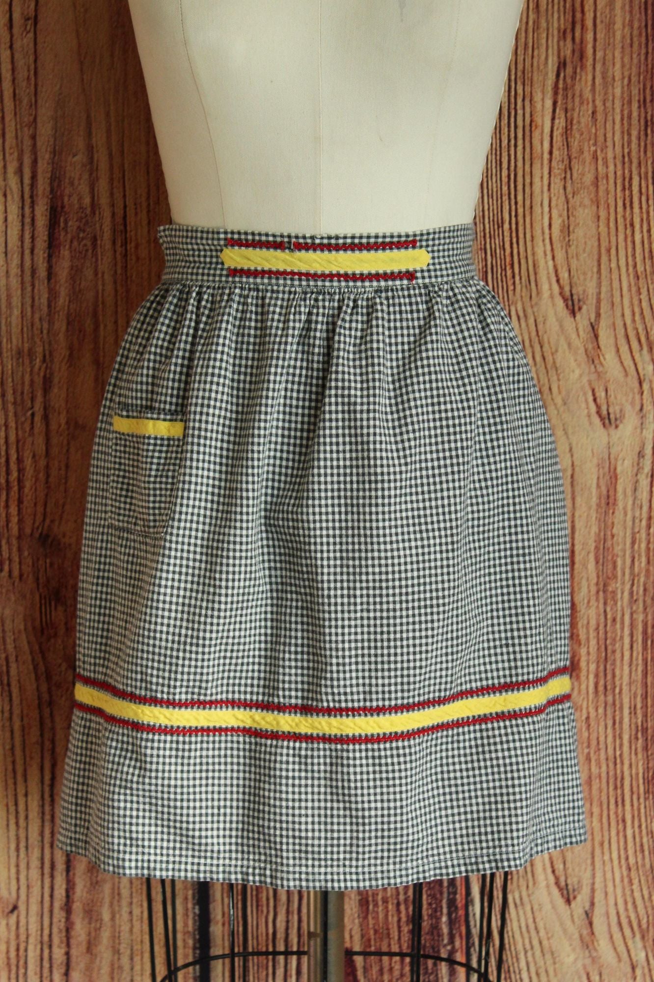 Vintage 1960s Black and White Gingham Half Apron