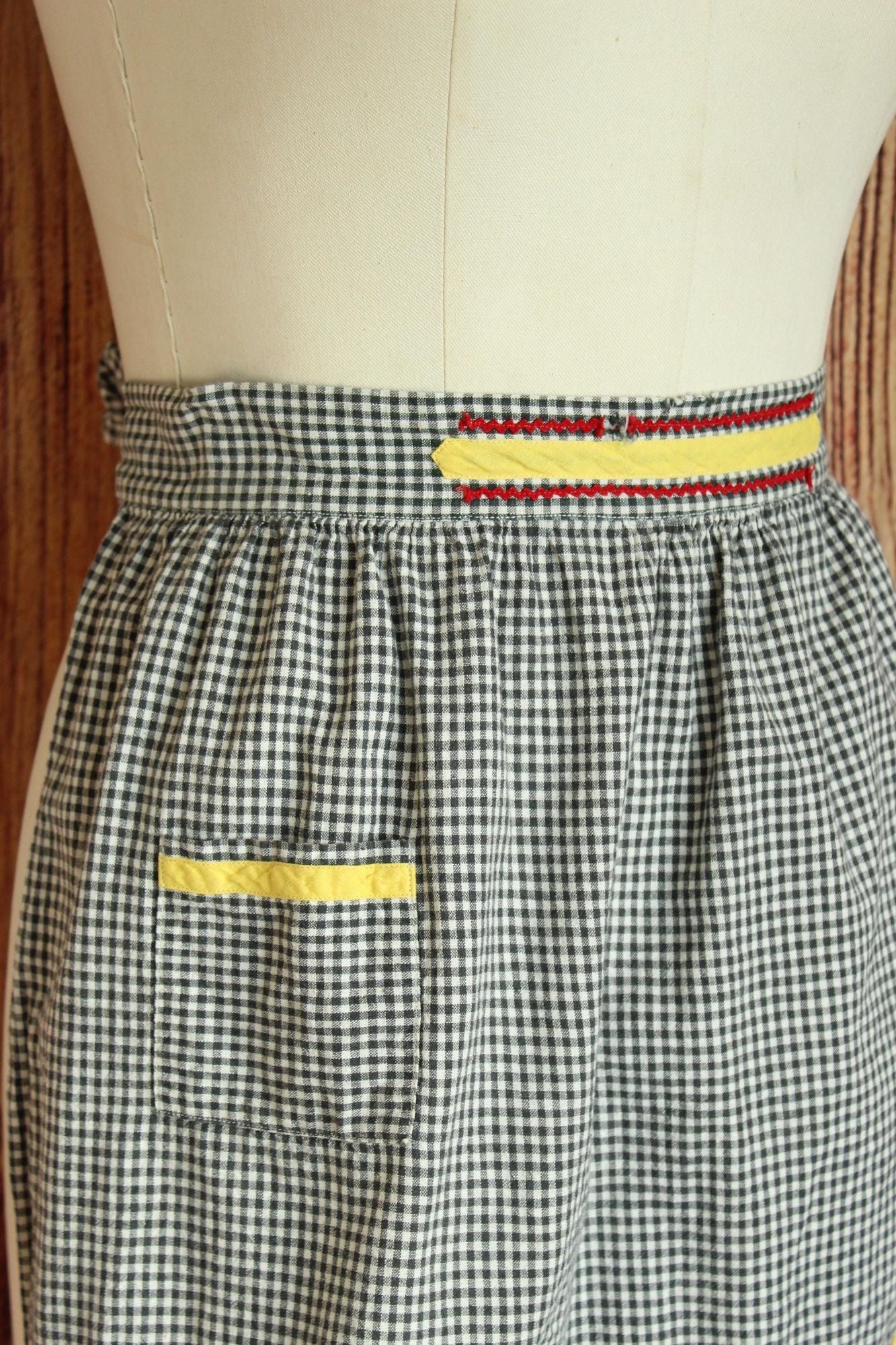 Vintage 1960s Black and White Gingham Half Apron