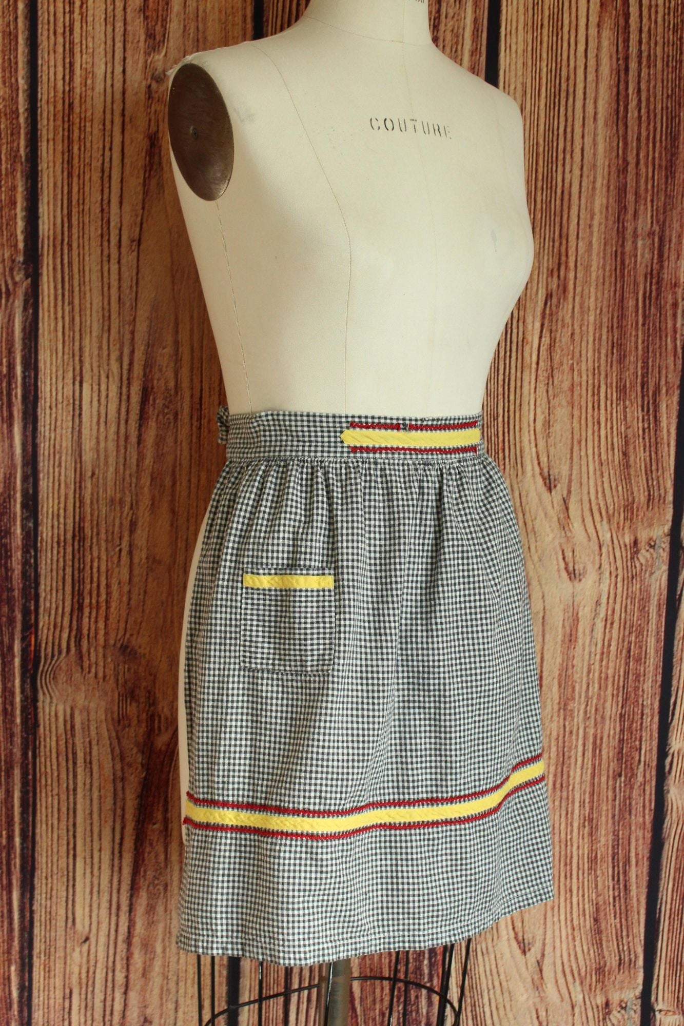 Vintage 1960s Black and White Gingham Half Apron