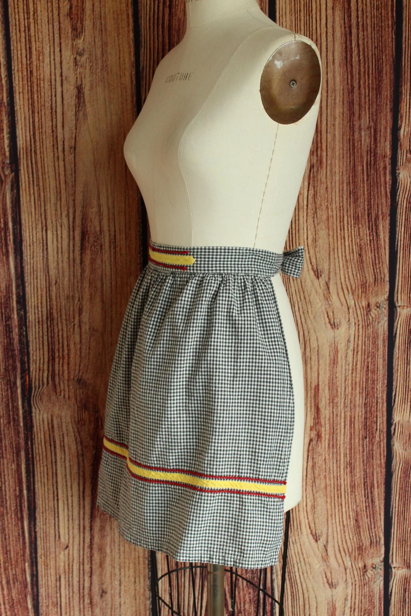 Vintage 1960s Black and White Gingham Half Apron