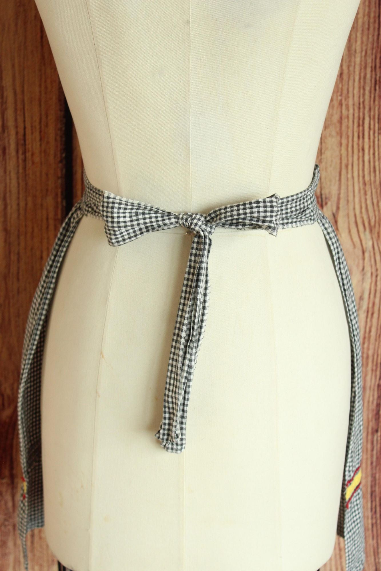 Vintage 1960s Black and White Gingham Half Apron