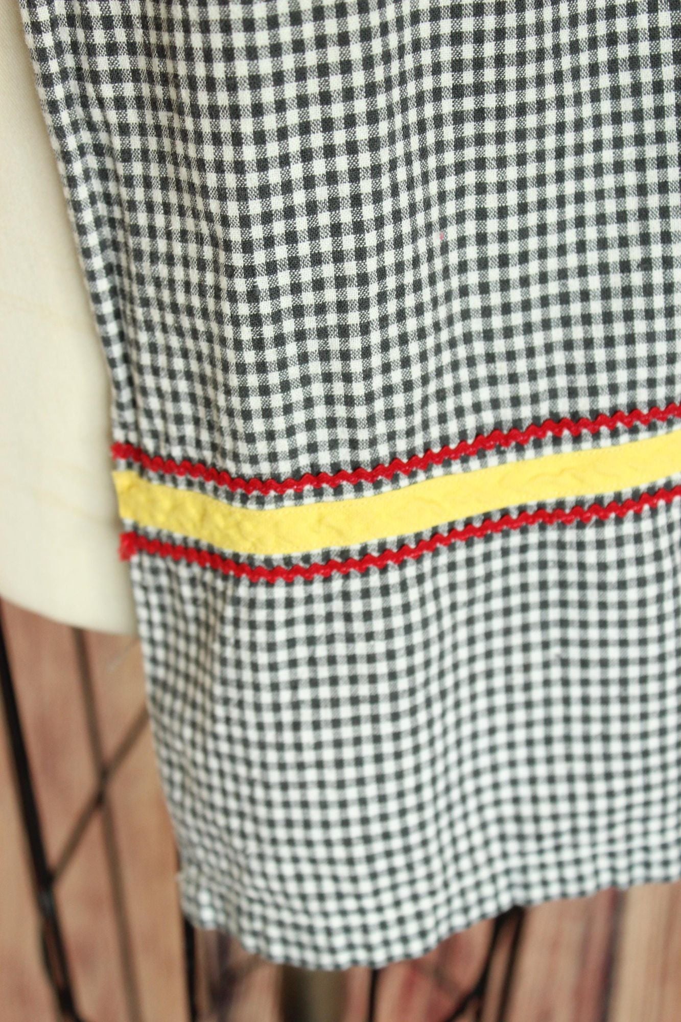 Vintage 1960s Black and White Gingham Half Apron