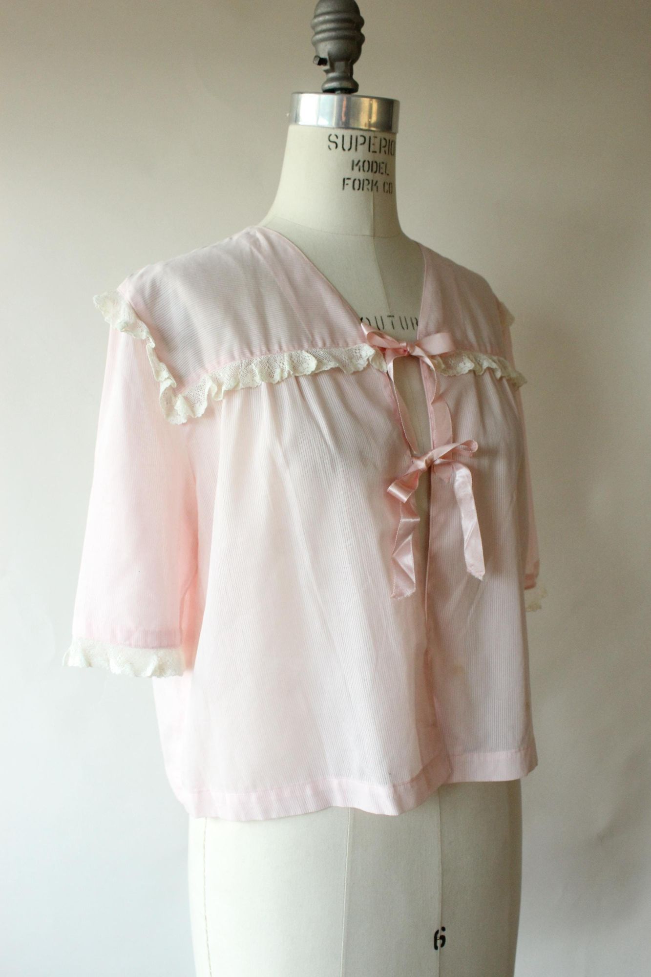 Vintage 1940s 1950s Pale Pink Pinstripe Bed Jacket