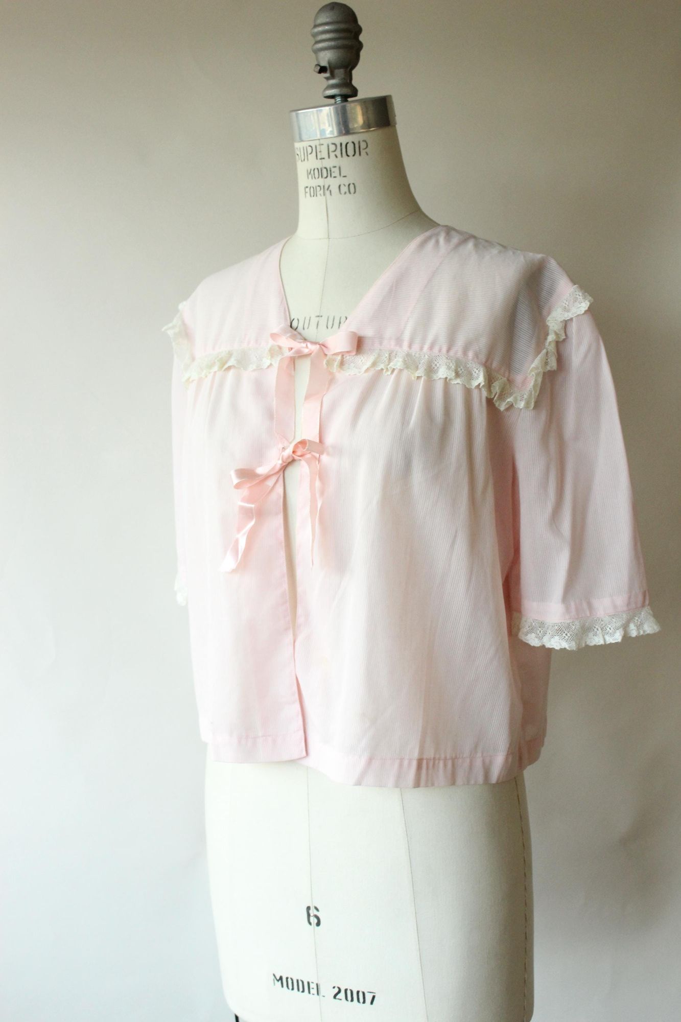 Vintage 1940s 1950s Pale Pink Pinstripe Bed Jacket