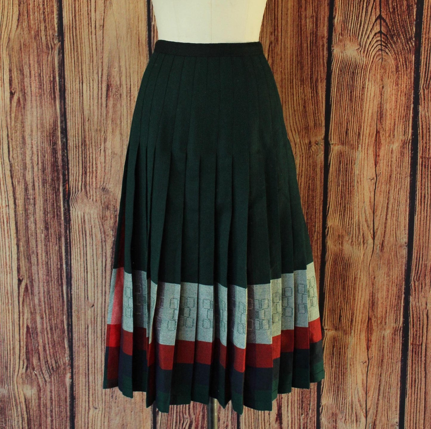 Vintage 1980s 1990 Wool Skirt, Volup Green Blue and Red Stripes and Plaid, Pleated, Woolmark